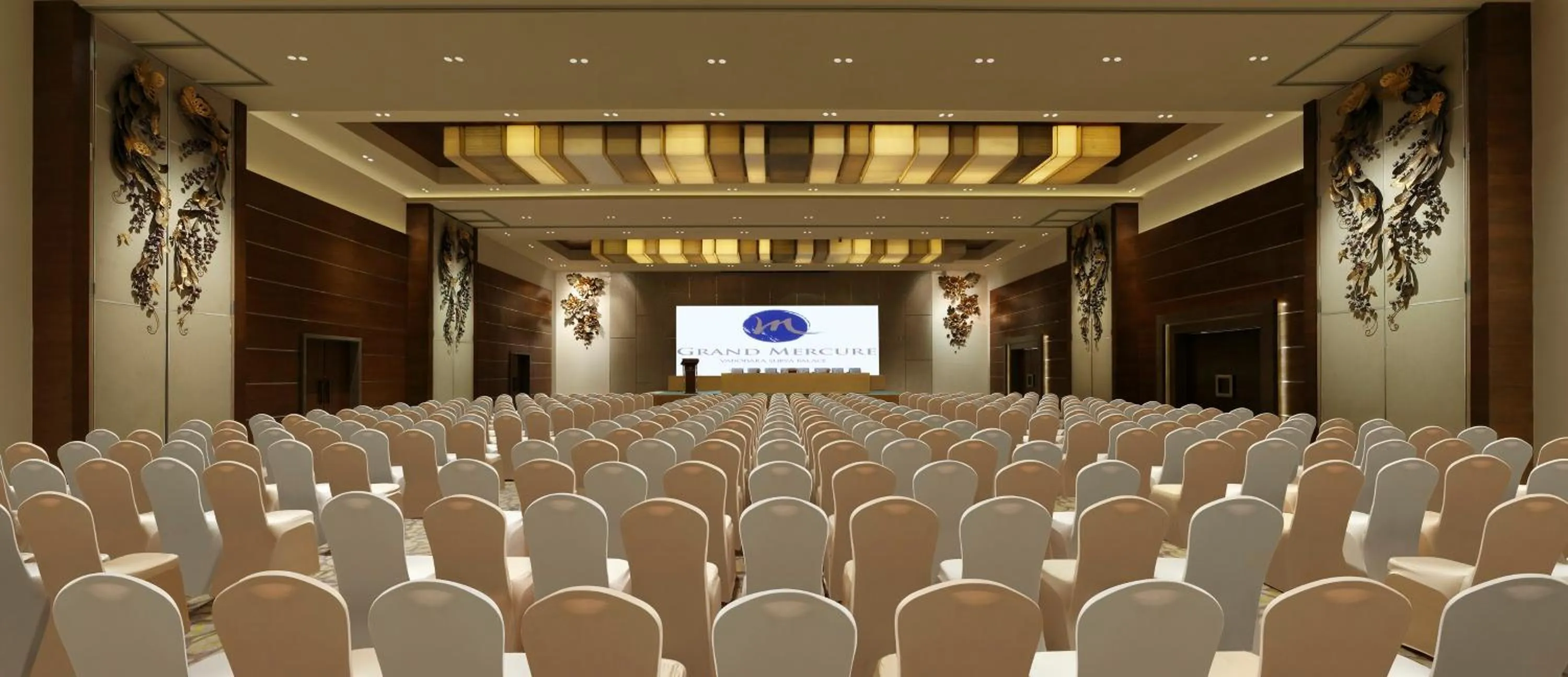Meeting/conference room in Grand Mercure Vadodara Surya Palace