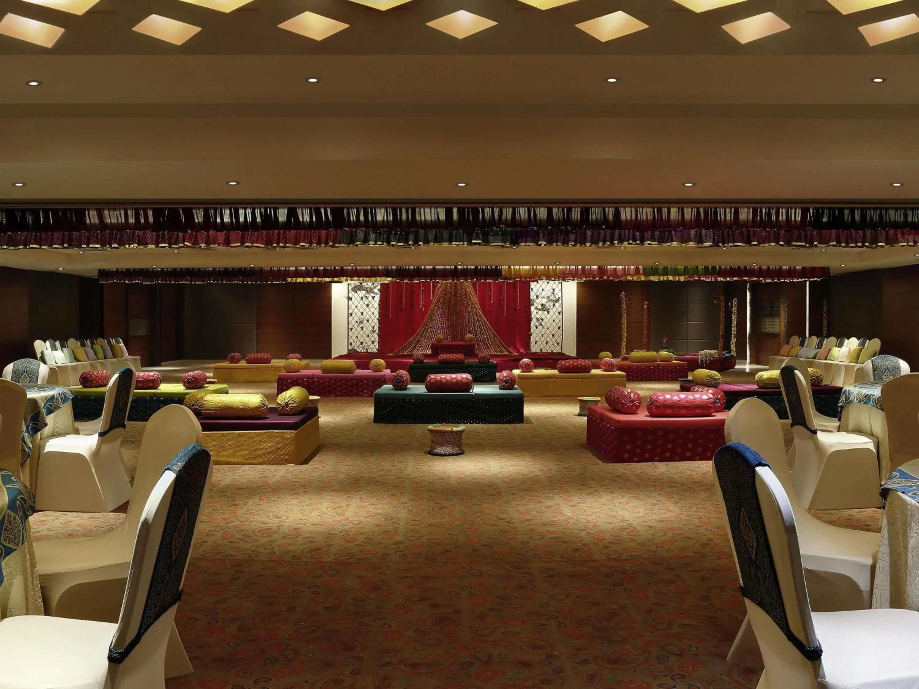 Property building in Grand Mercure Vadodara Surya Palace