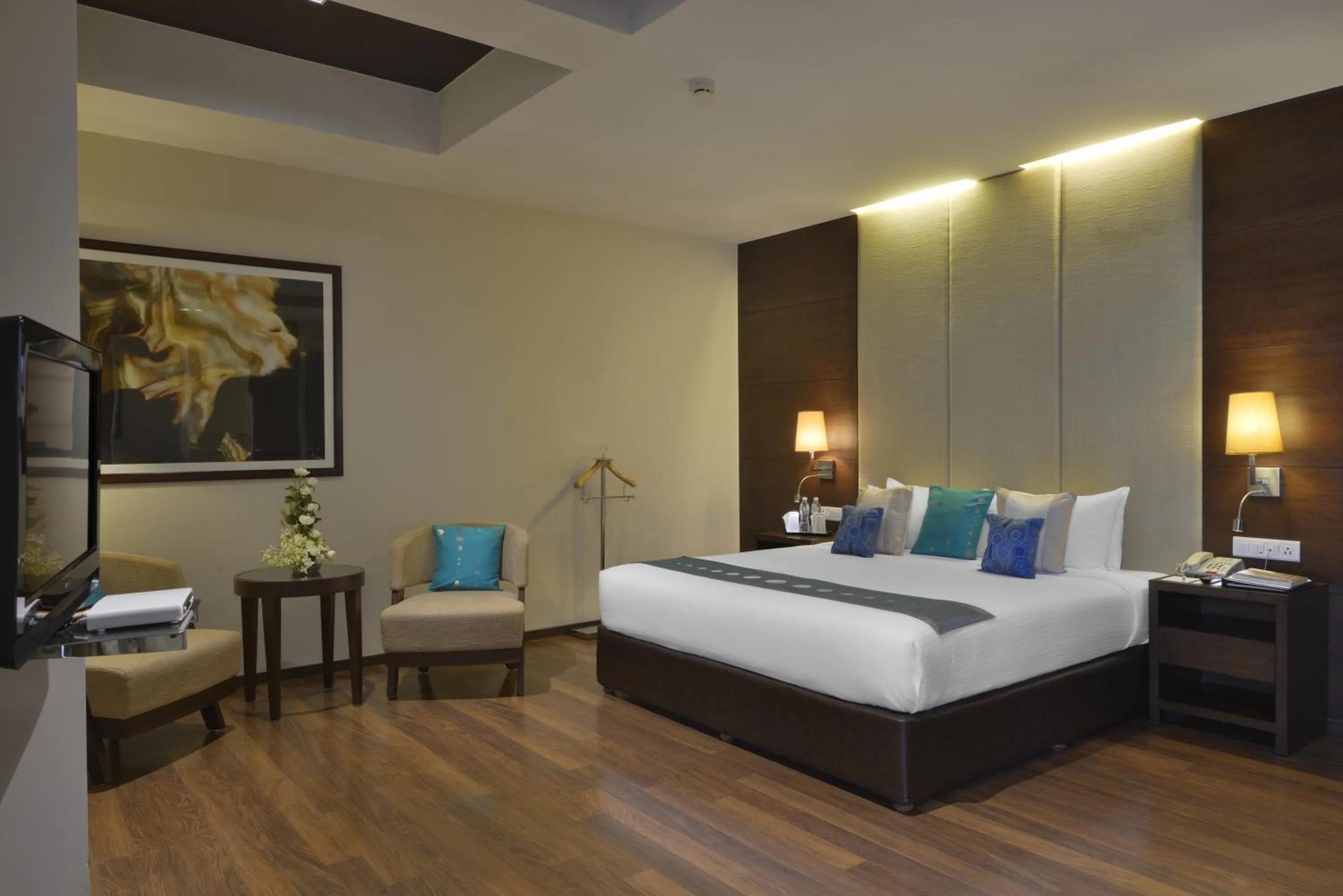 Bedroom, Bed in Grand Mercure Vadodara Surya Palace