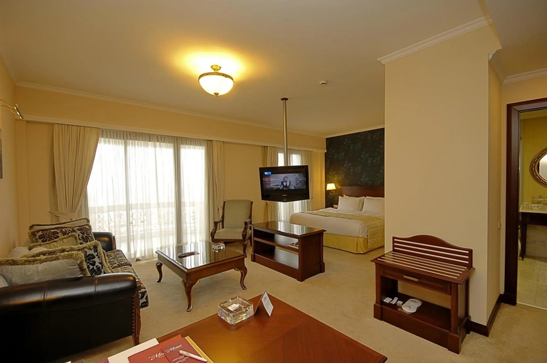 TV and multimedia, Bed in Hotel Monec