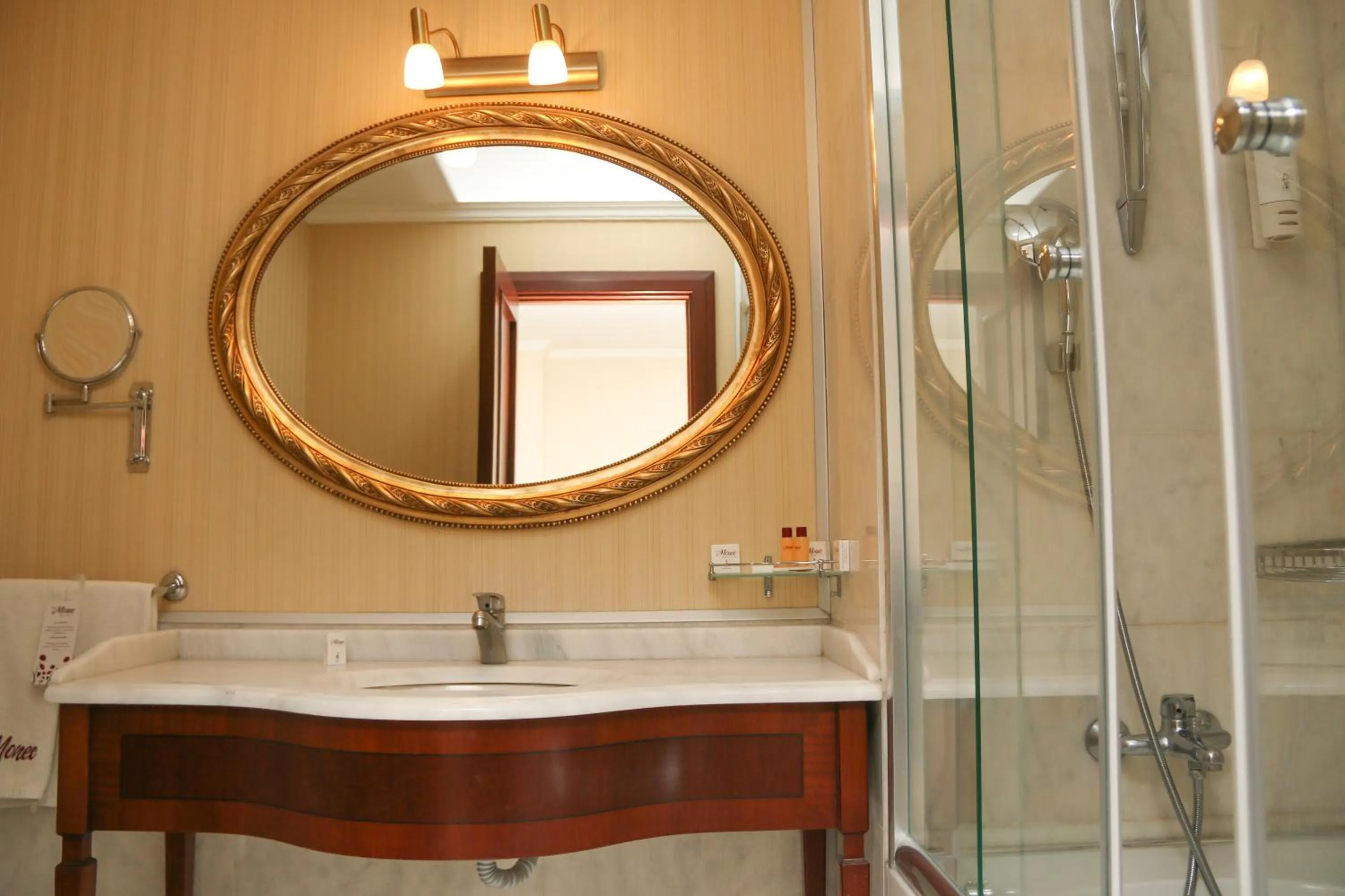 Bathroom in Hotel Monec