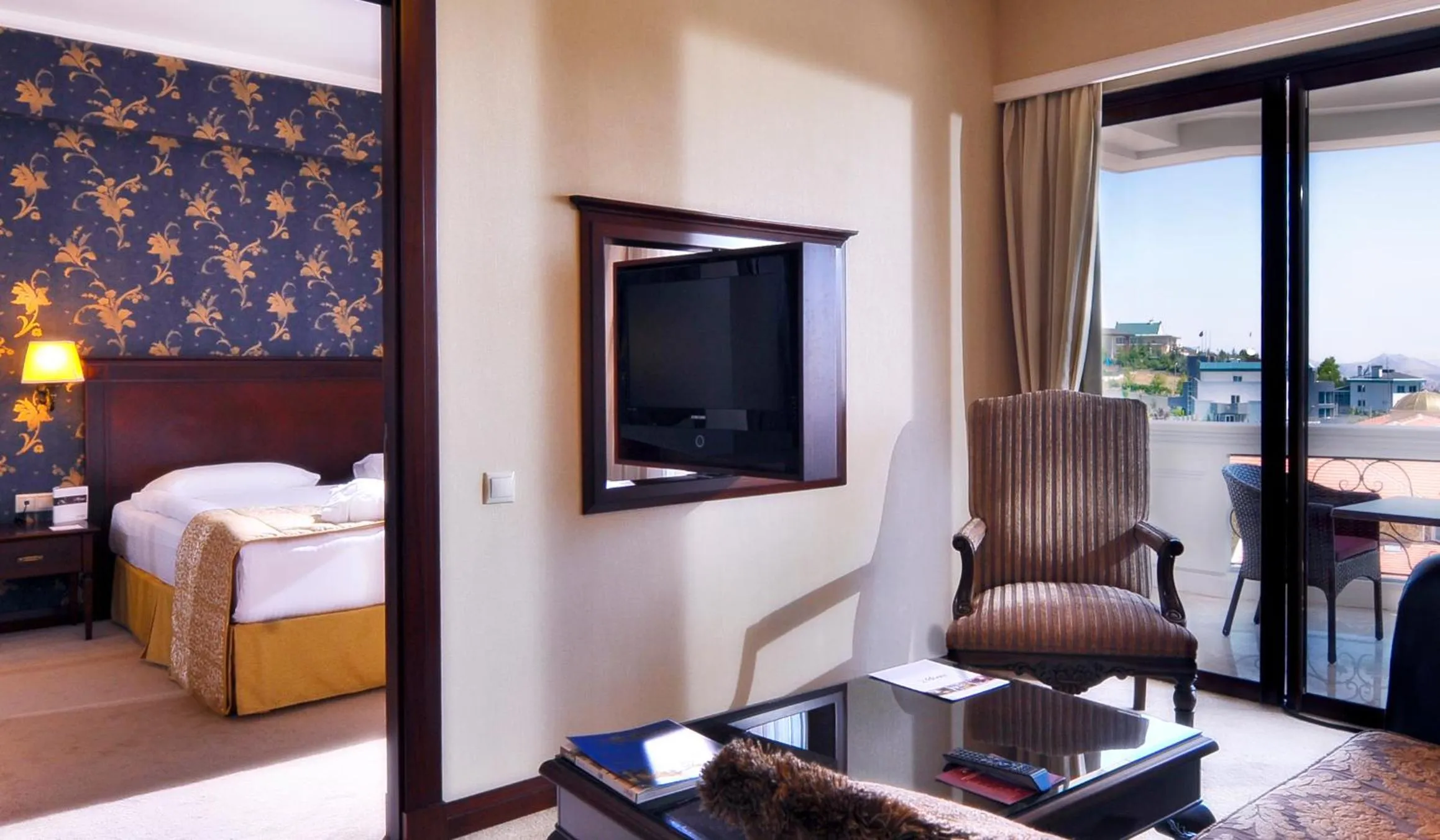 Living room, Bed in Hotel Monec