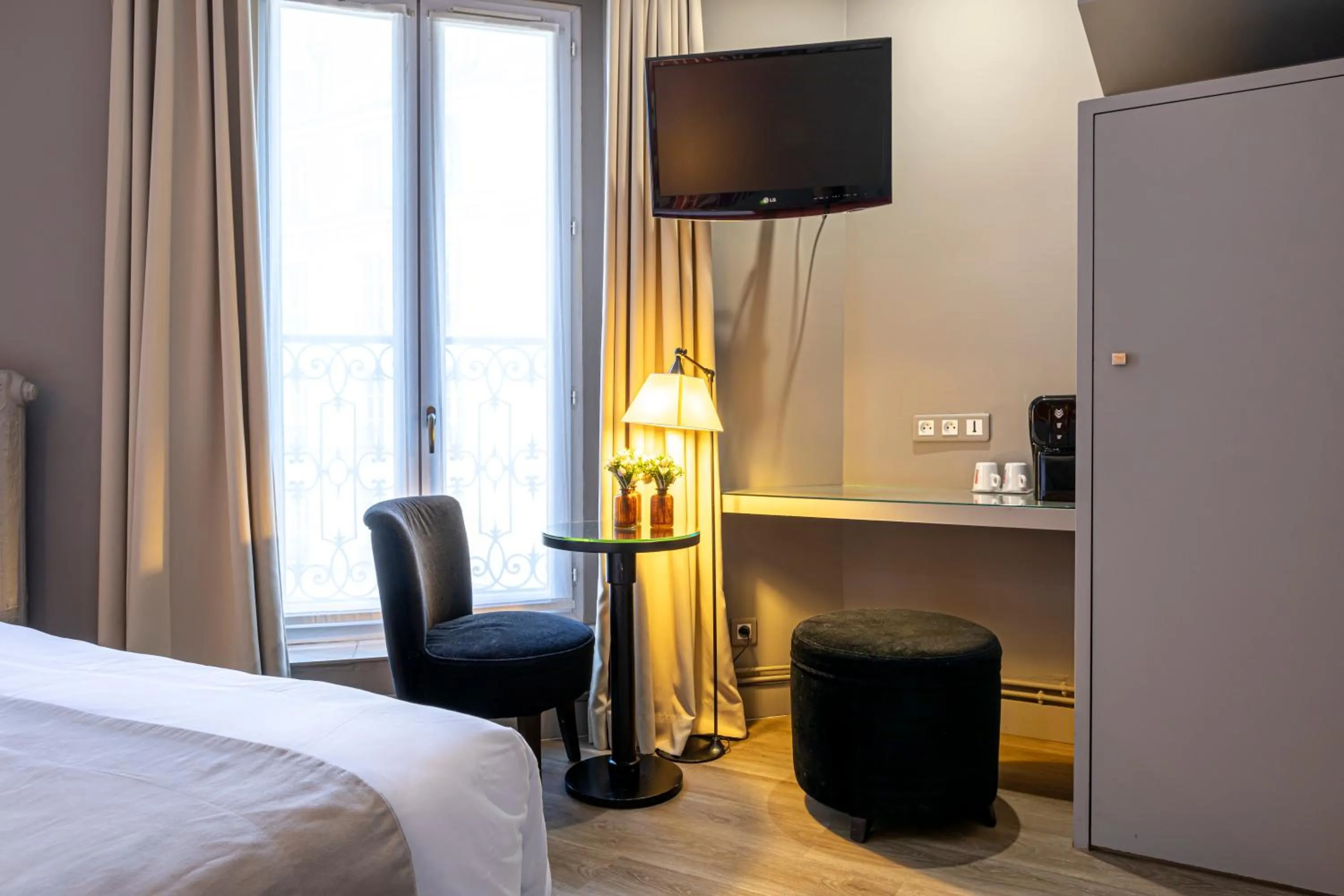 Bedroom, Bed in Gardette Park Hotel