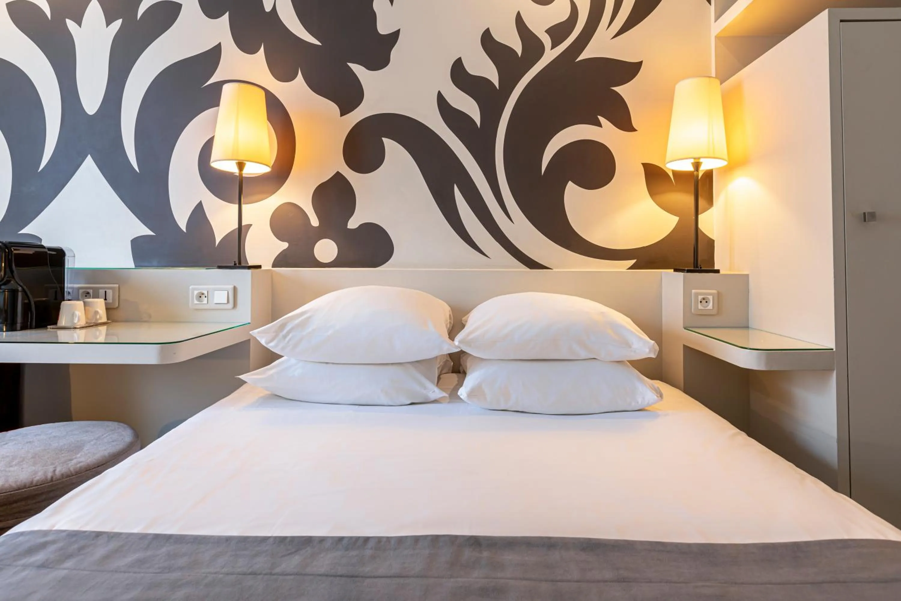 Bedroom, Bed in Gardette Park Hotel