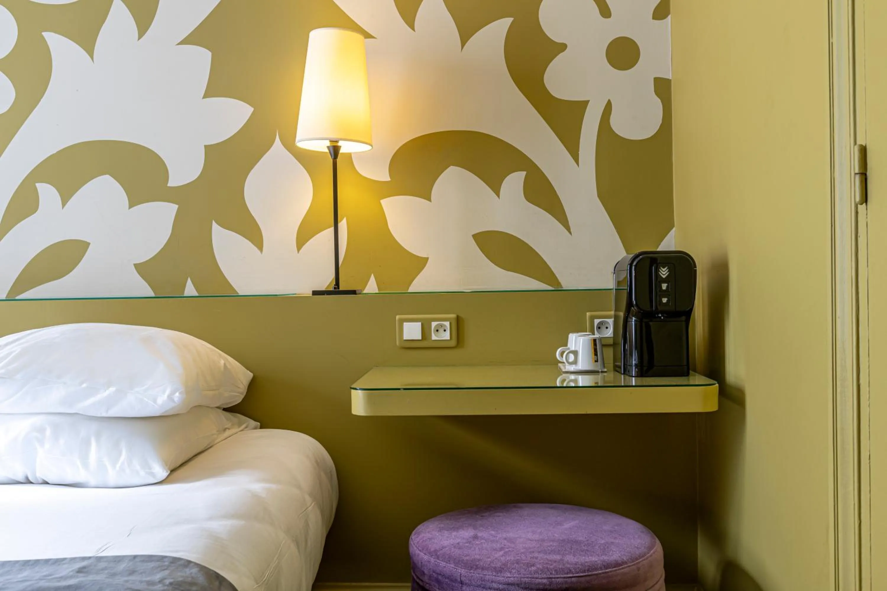 Bedroom, Bed in Gardette Park Hotel