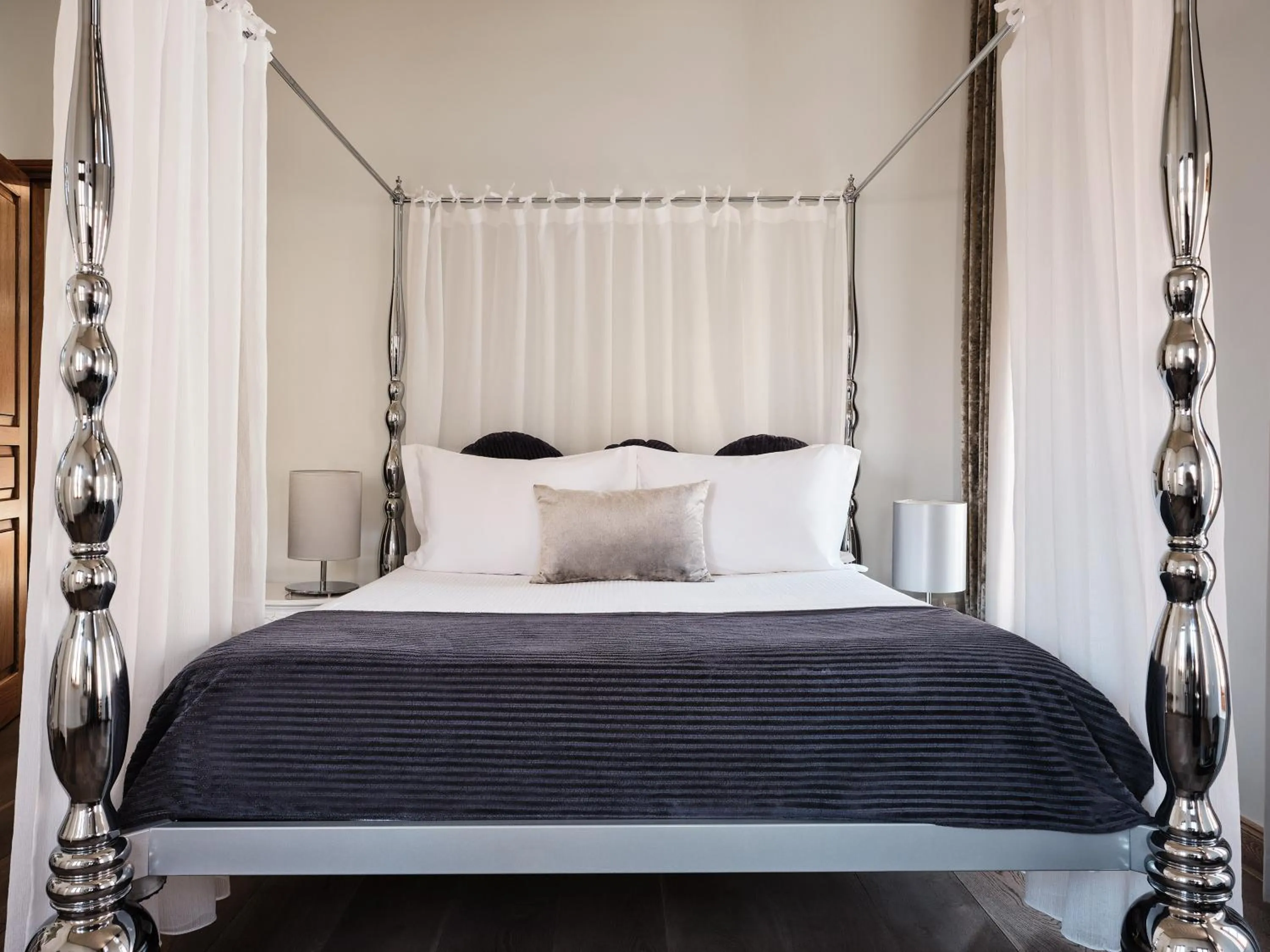 Bed in Casa Delfino Hotel & Spa