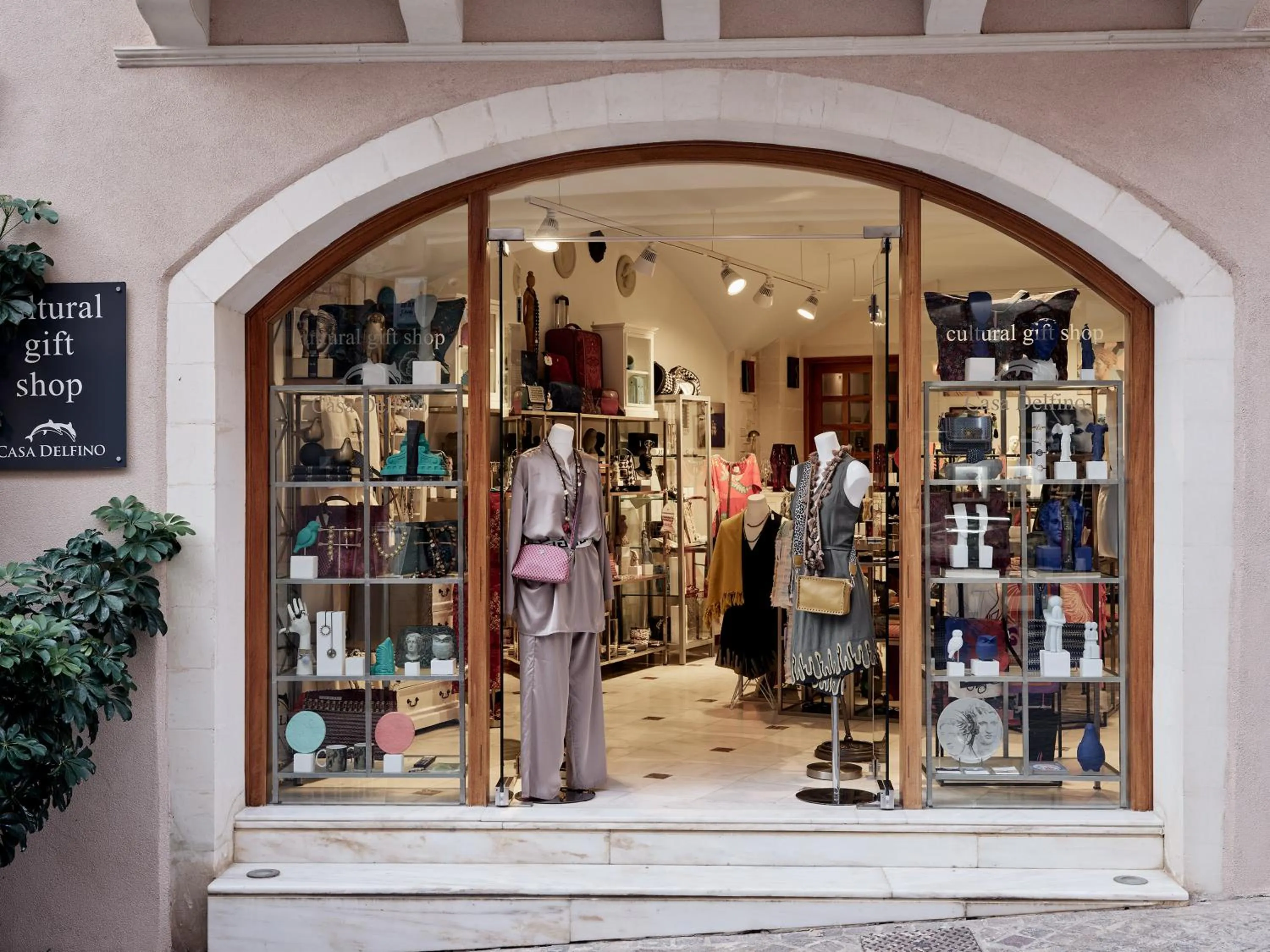 On-site shops in Casa Delfino Hotel & Spa