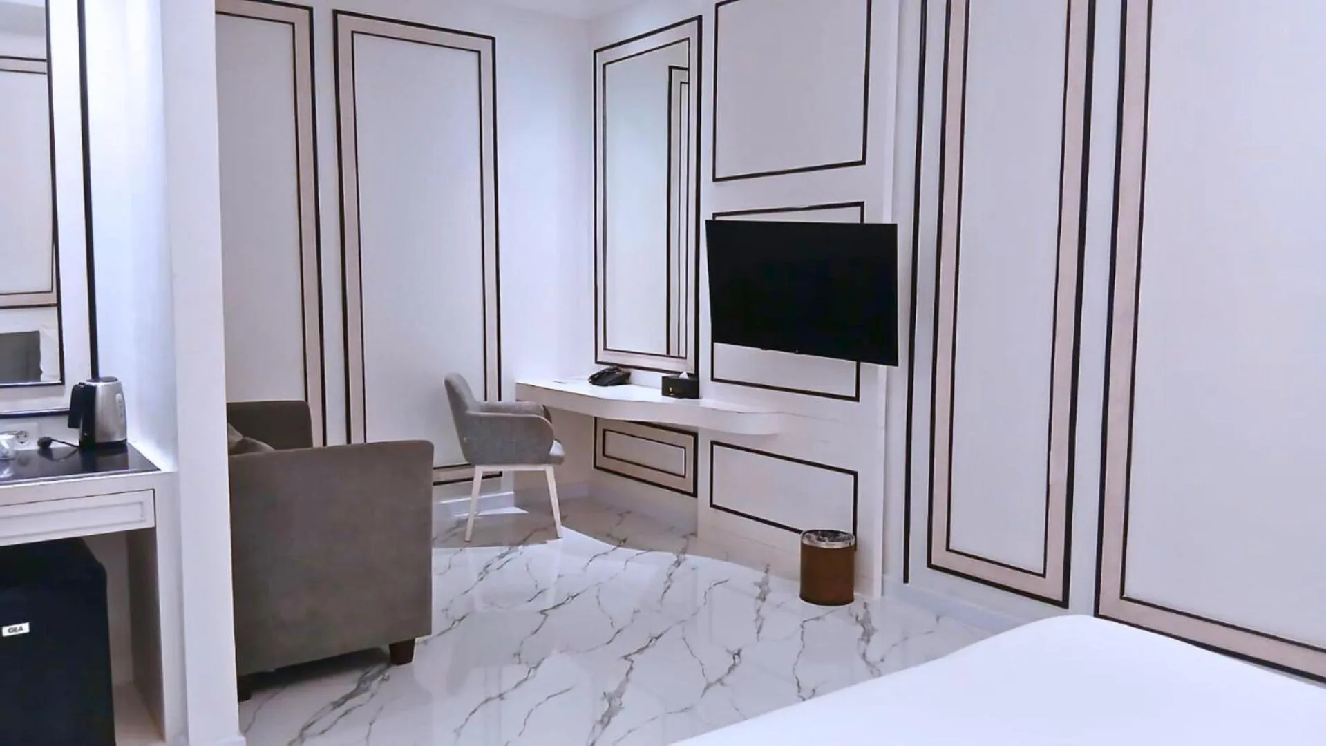 TV and multimedia, Bed in The Grantage Hotel & Sky Lounge