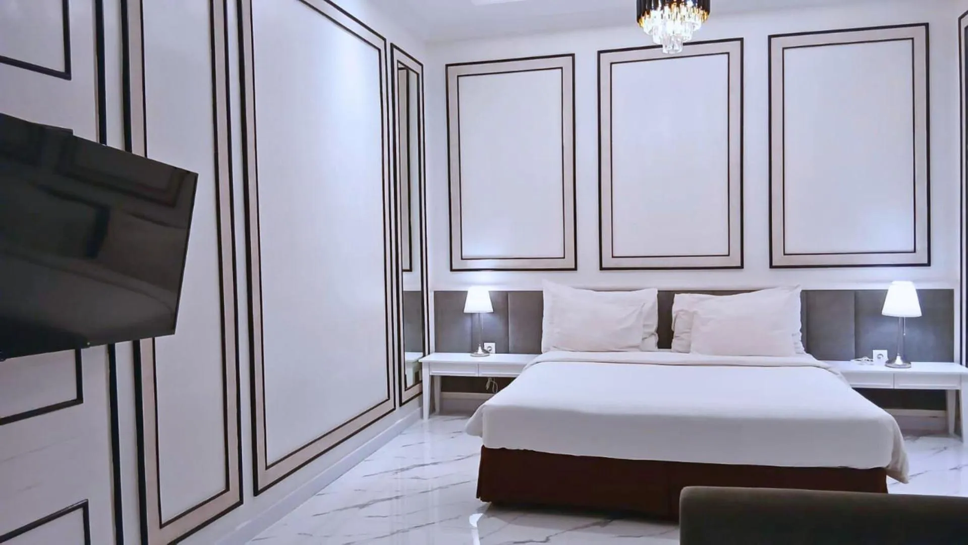 Bed in The Grantage Hotel & Sky Lounge