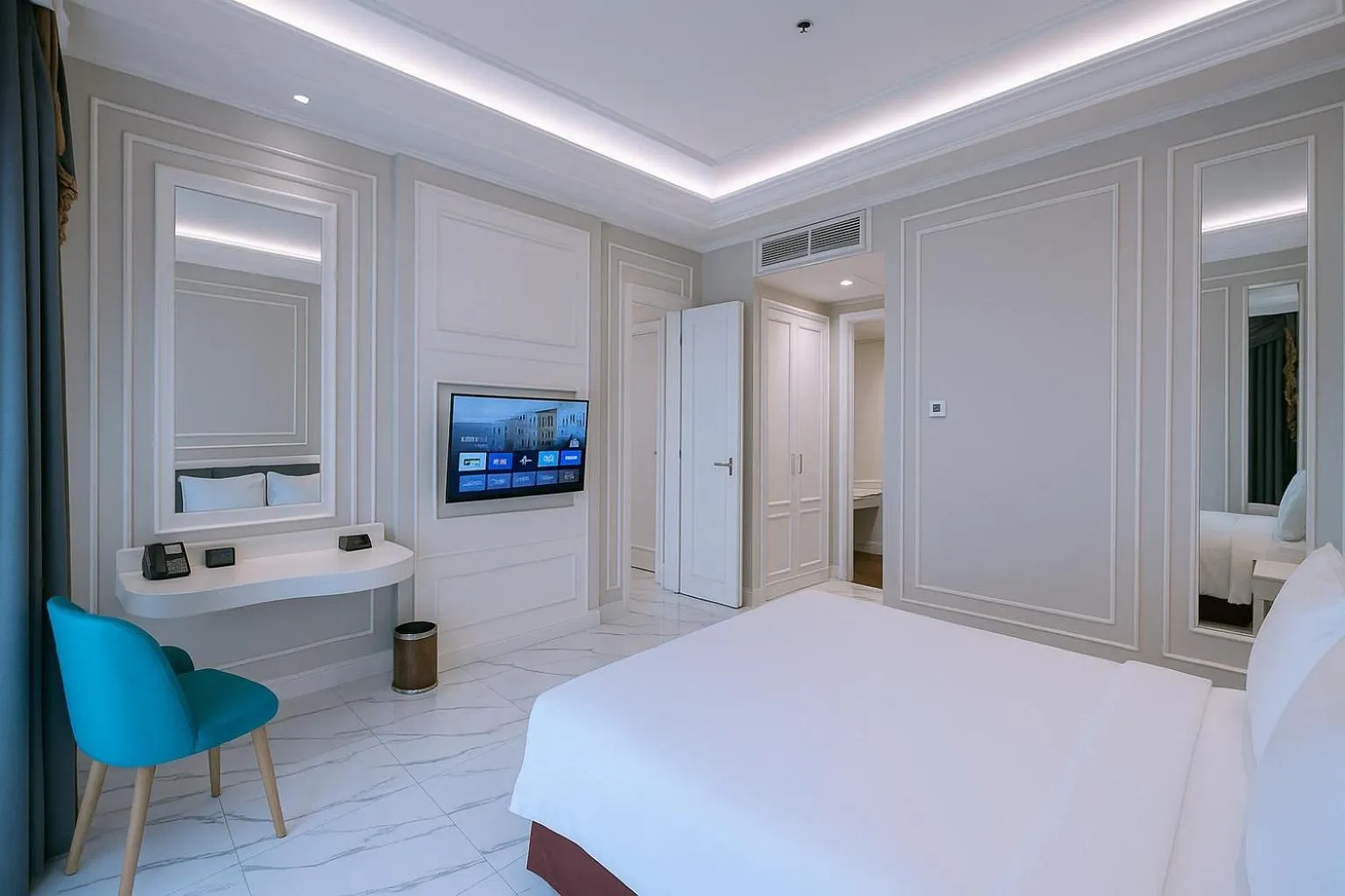 Bedroom, Bed in The Grantage Hotel & Sky Lounge