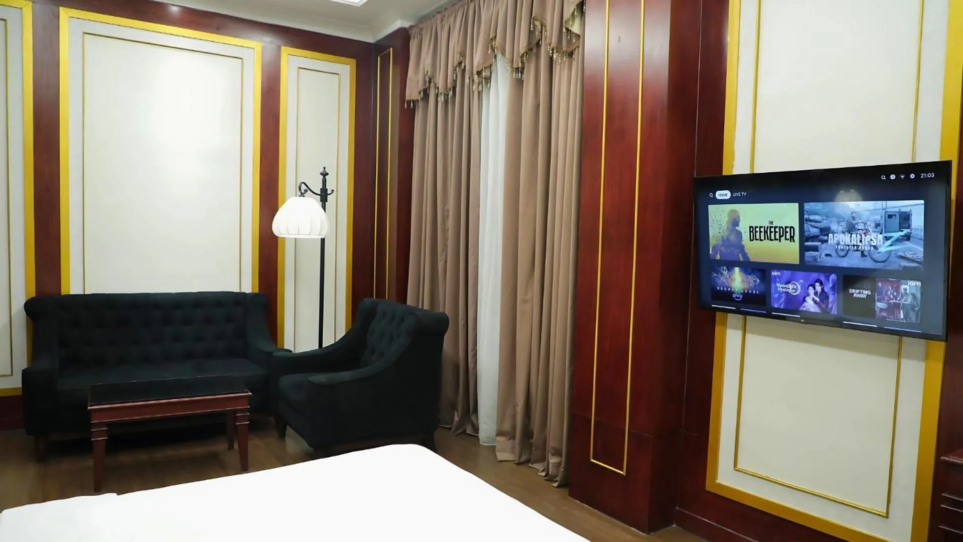 Bed in The Grantage Hotel & Sky Lounge