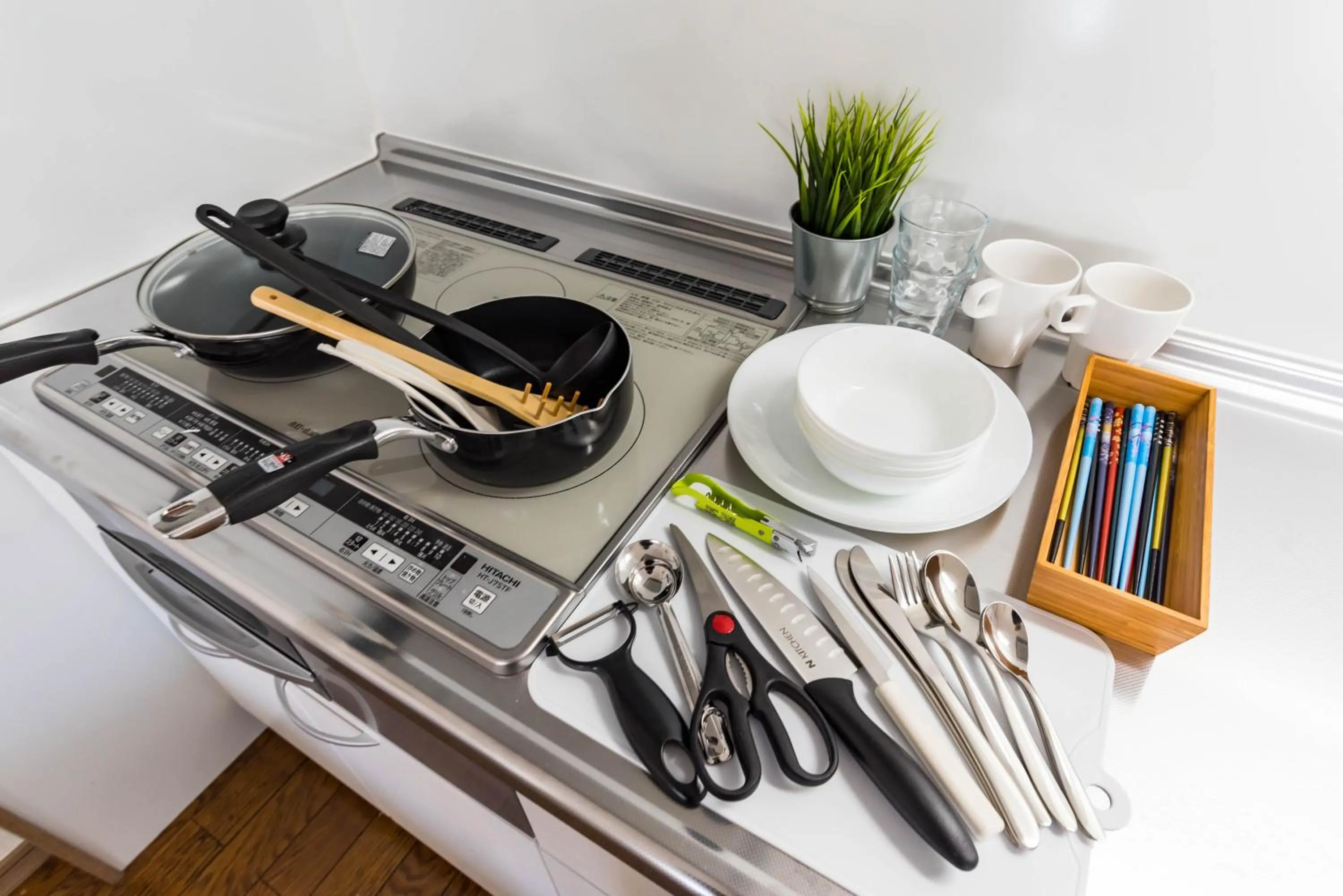 Kitchen or kitchenette in Universal Bay Condominium