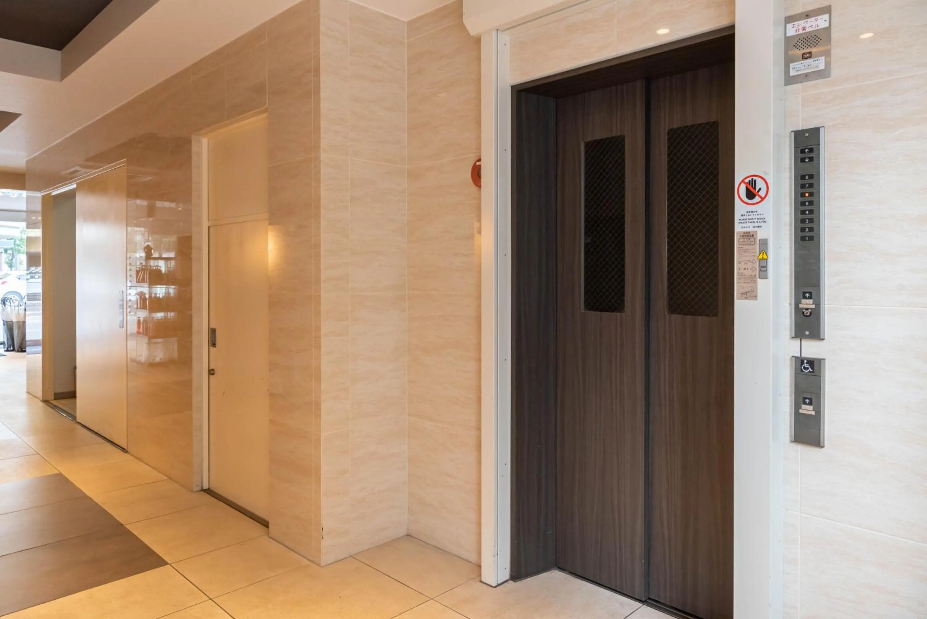 elevator in Universal Bay Condominium