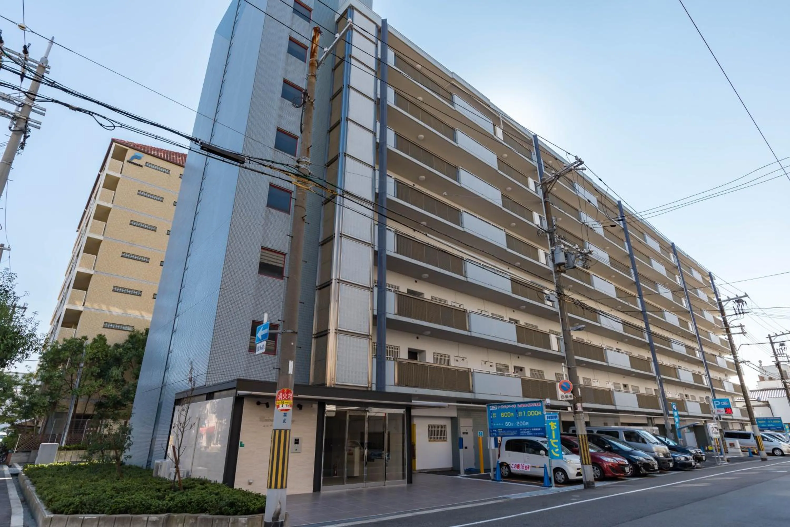 Property building in Universal Bay Condominium