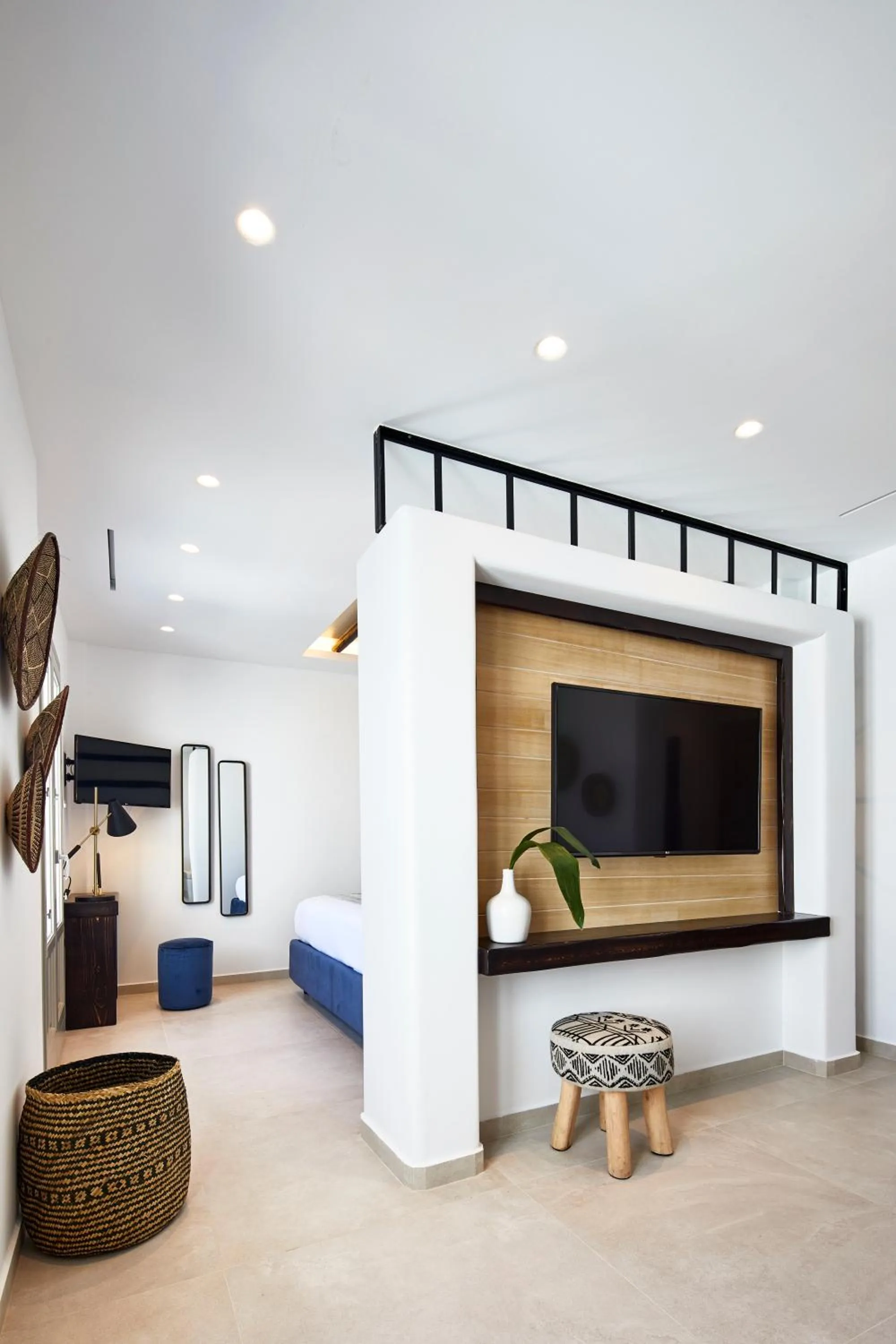 TV and multimedia, Bed in Phos The Boutique