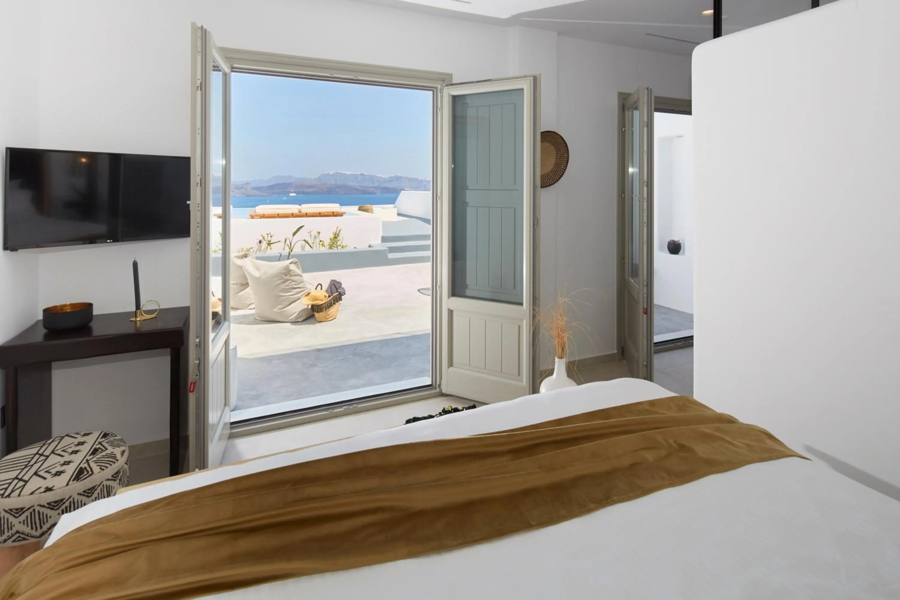 Bed in Phos The Boutique