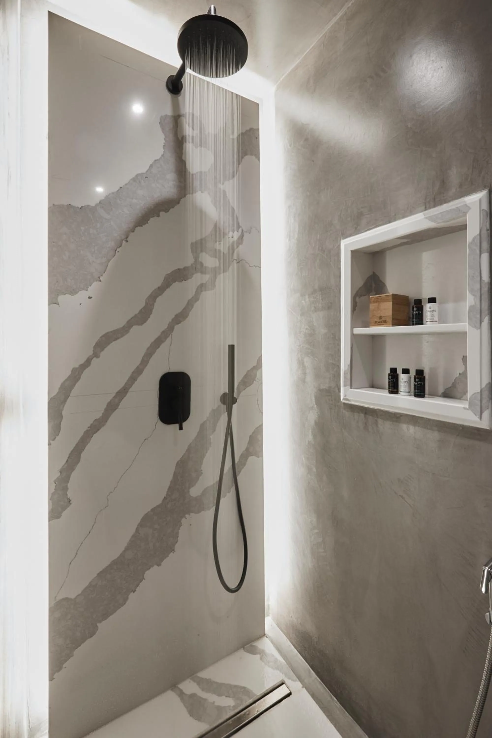 Shower in Phos The Boutique