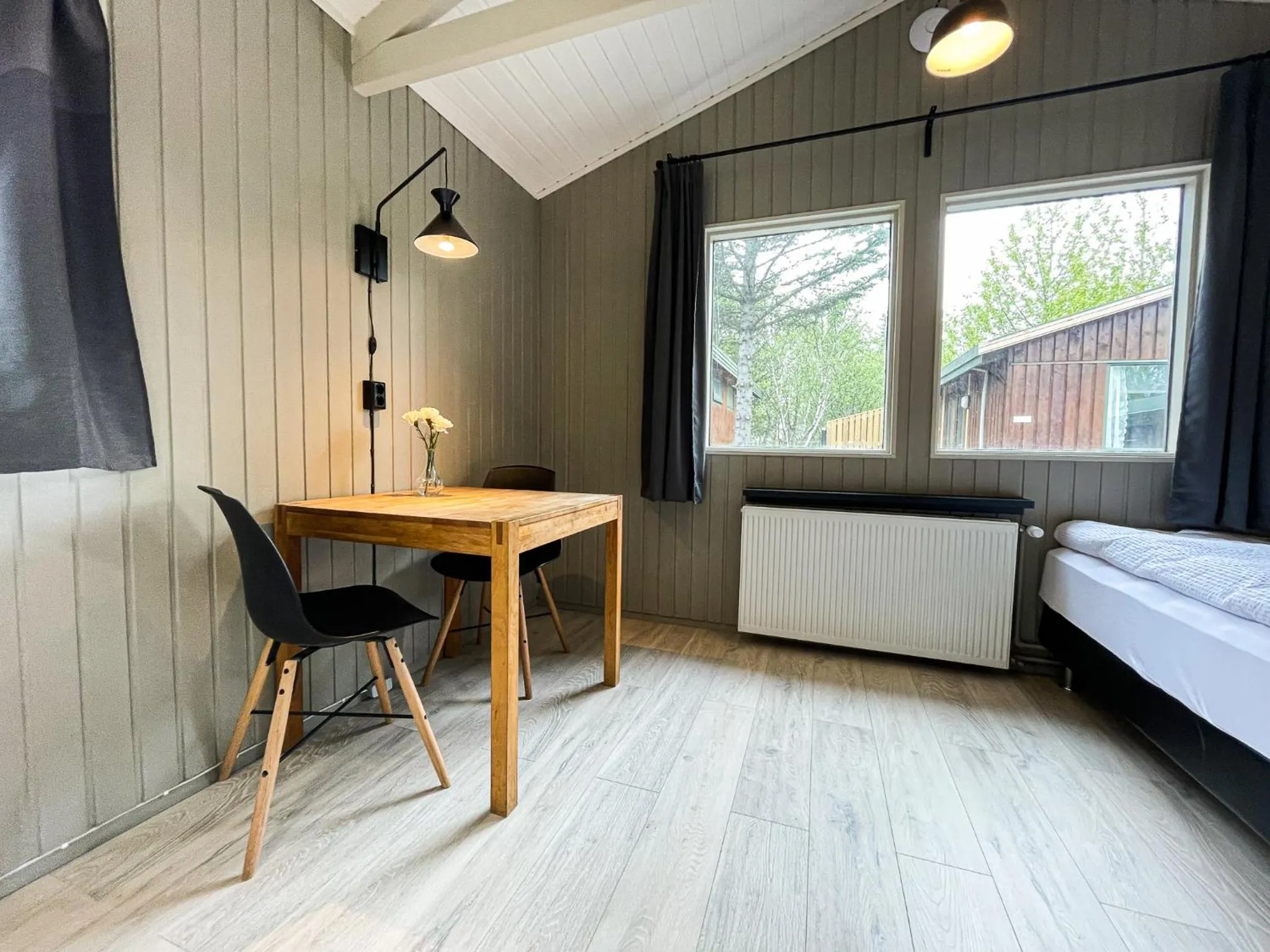 Seating area, Bed in Gesthus Selfoss