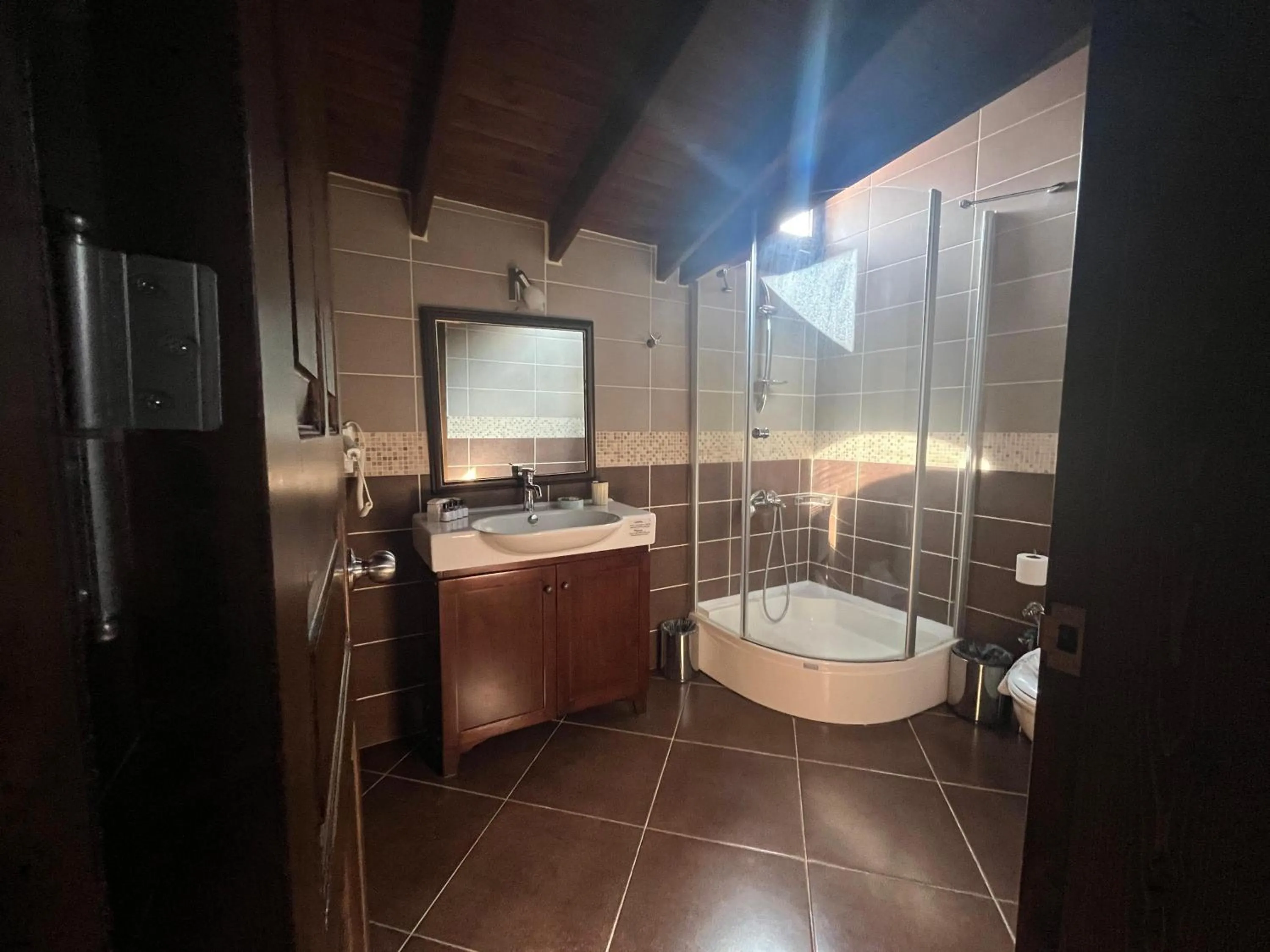 Bathroom in Griffon Hotel