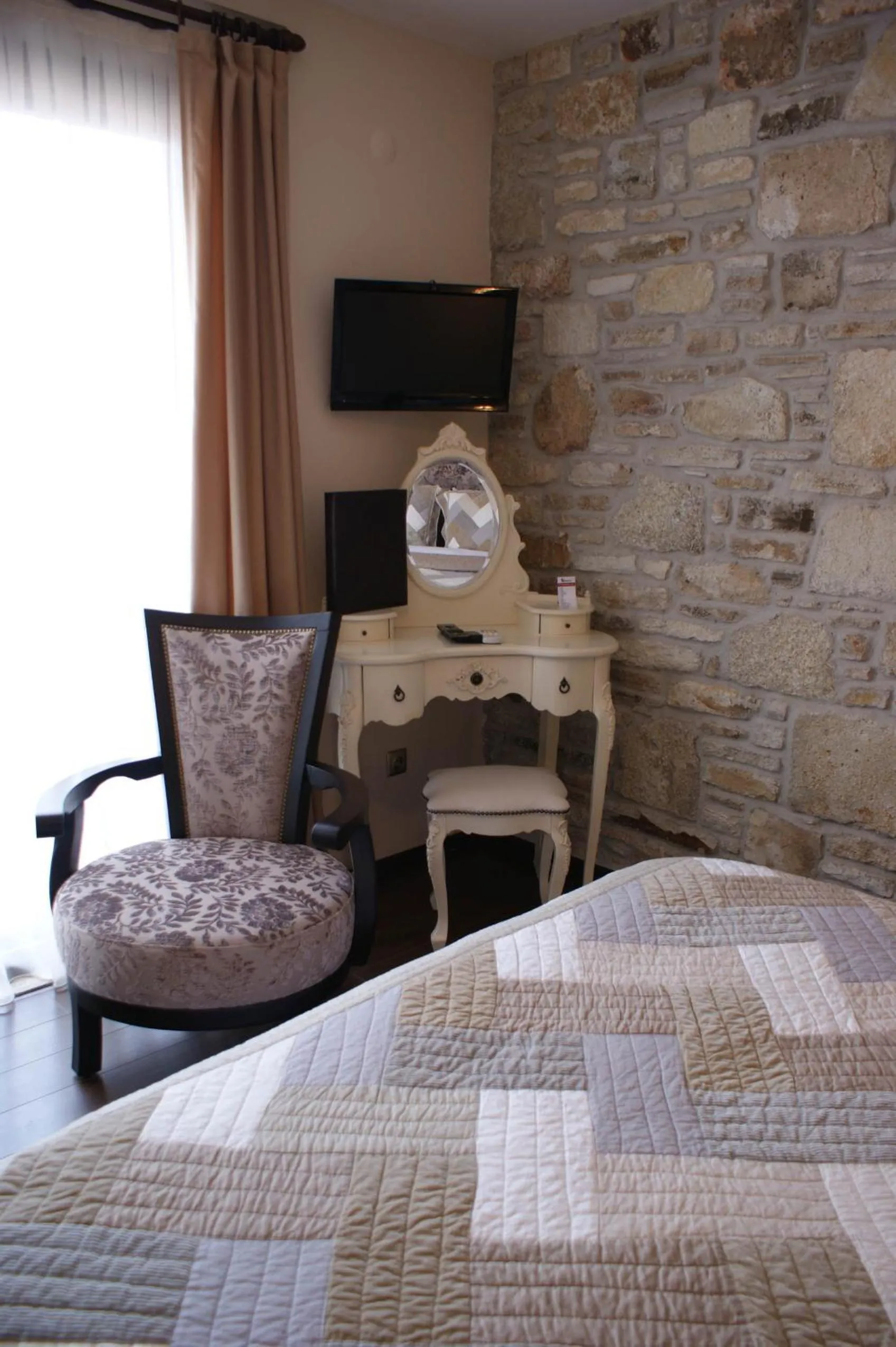 Bedroom, Bed in Griffon Hotel