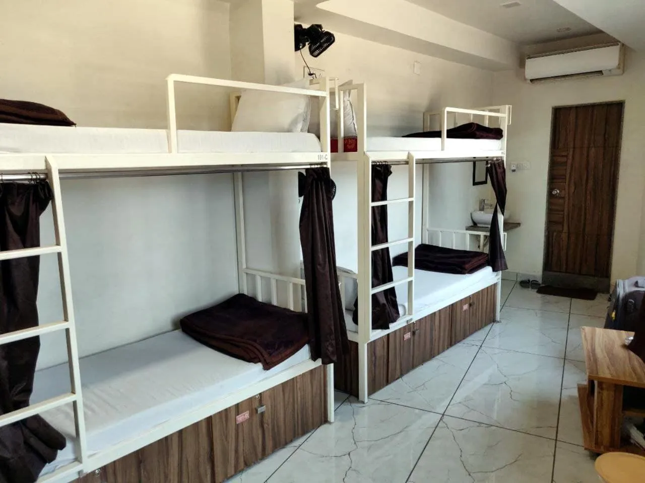bunk bed, Bed in Hotel Milan