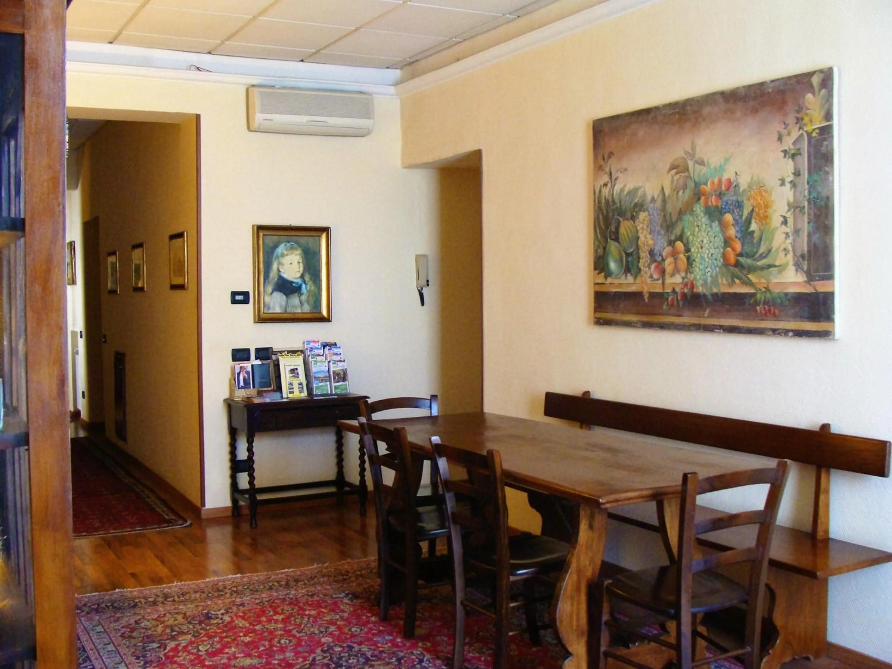 Decorative detail in Soggiorno Michelangelo