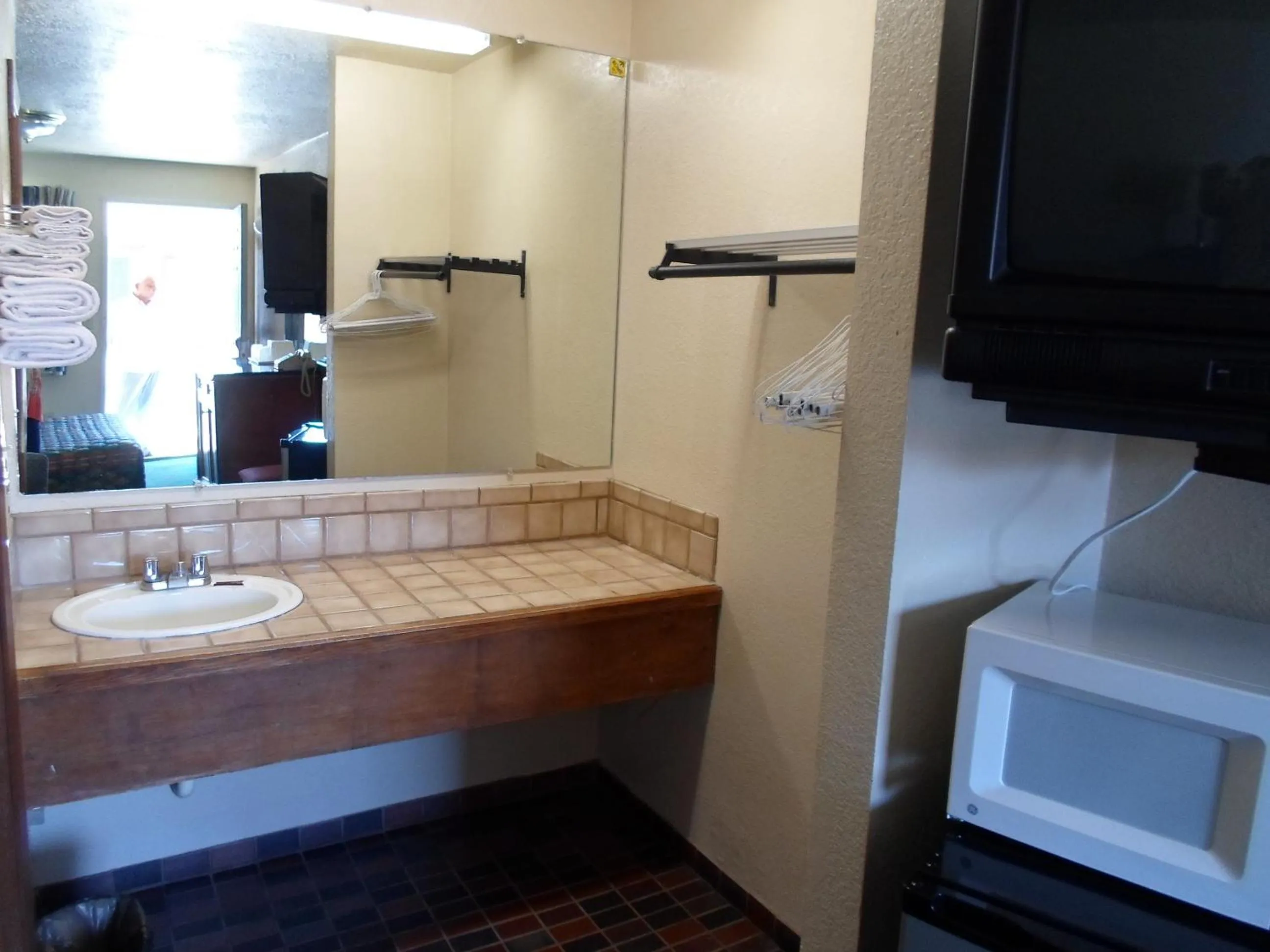 Decorative detail in Budget Inn Morgan Hill