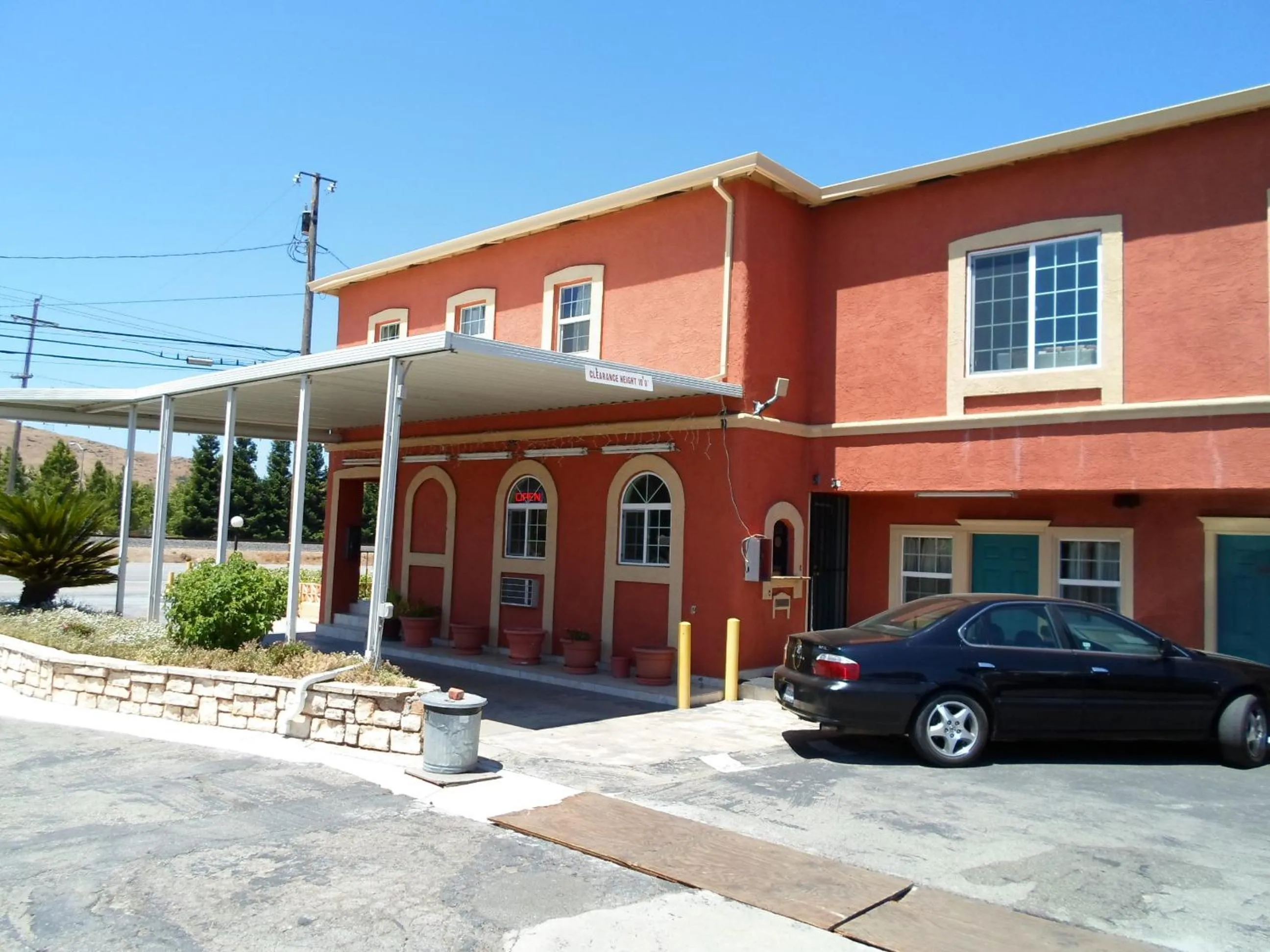 Property building in Budget Inn Morgan Hill