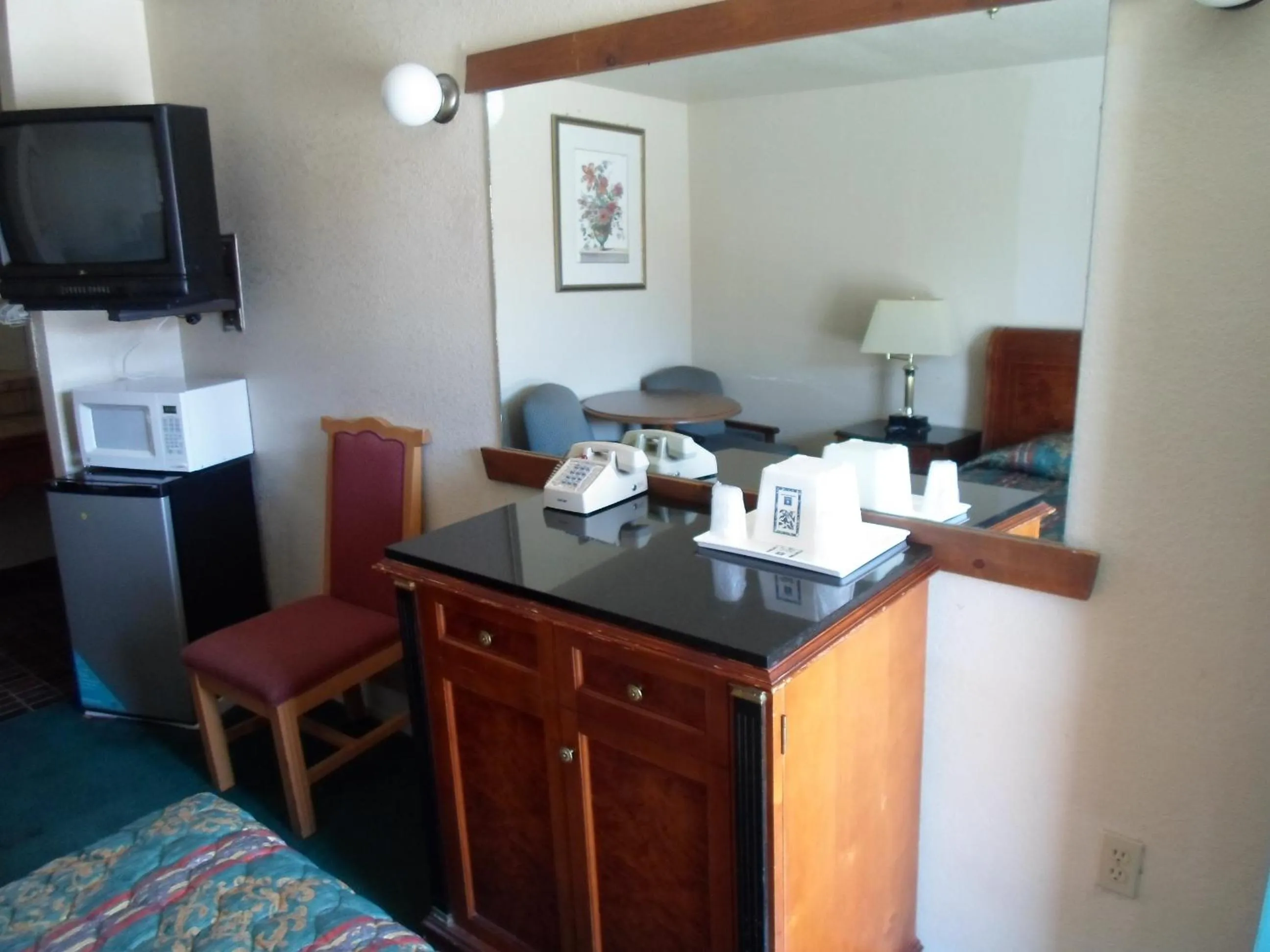 Decorative detail in Budget Inn Morgan Hill