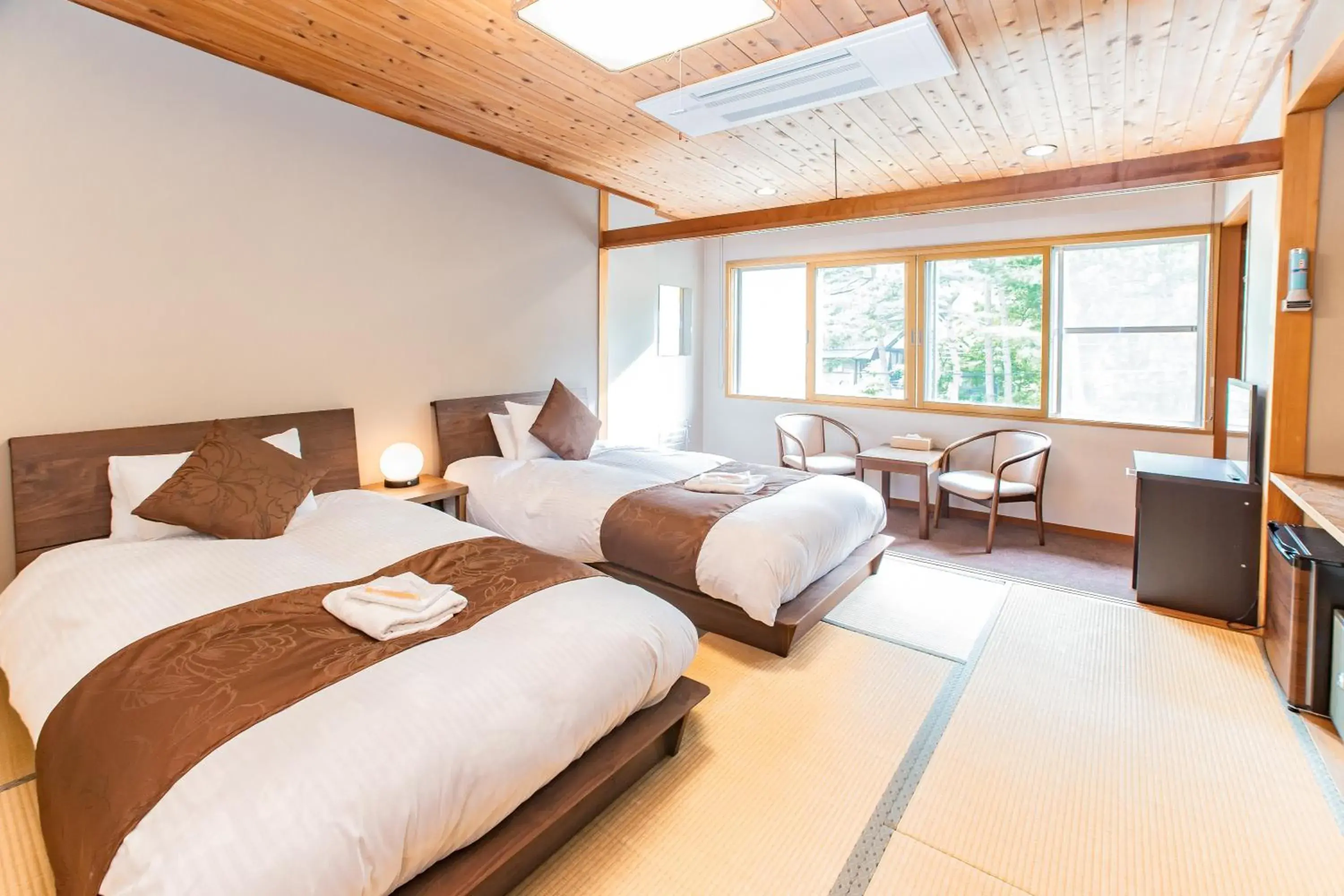 Twin Room with Shared Toilet in Nomad Hakuba Twin Room with Shared Toilet in Nomad Hakuba