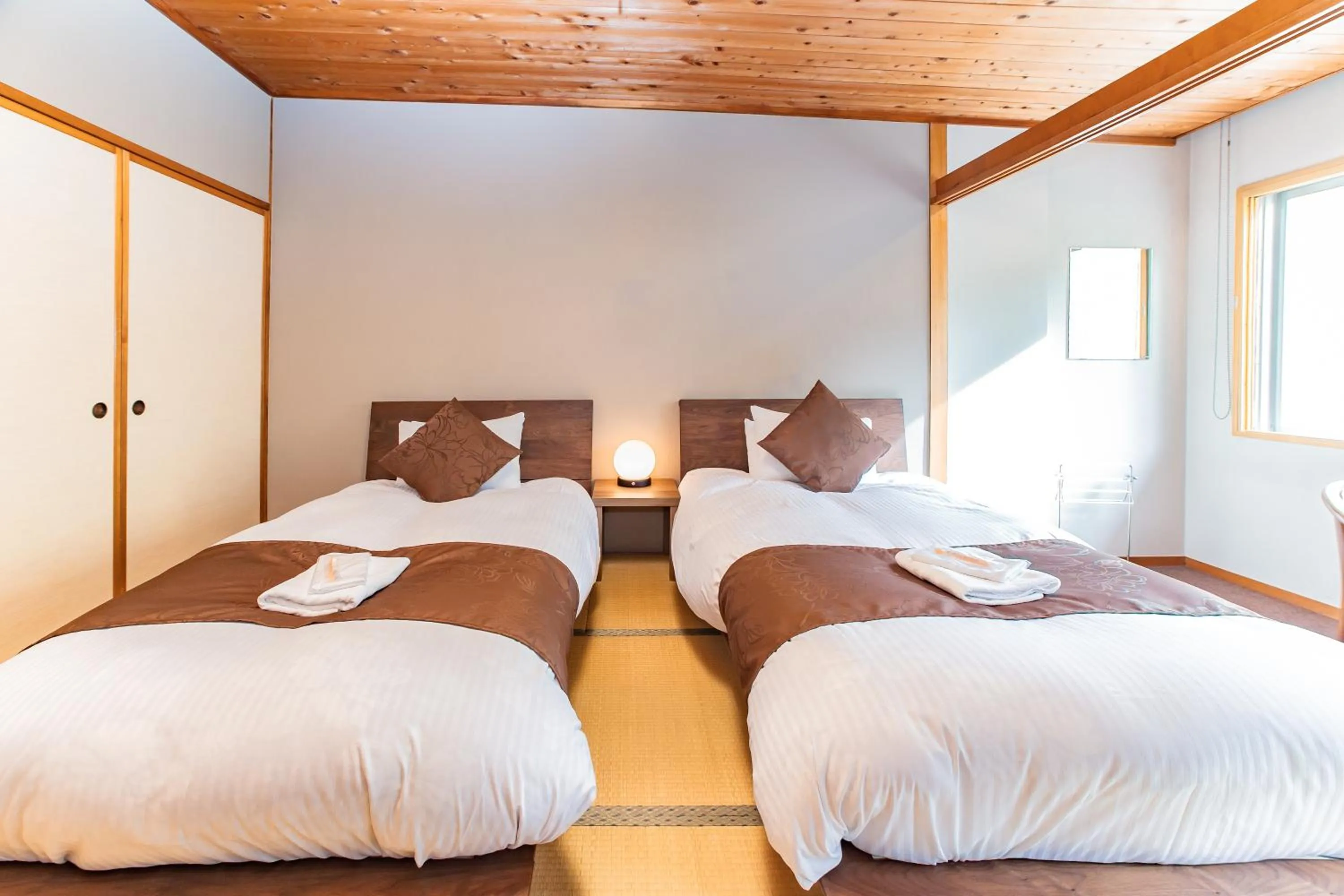 Photo of the whole room, Bed in Nomad Hakuba