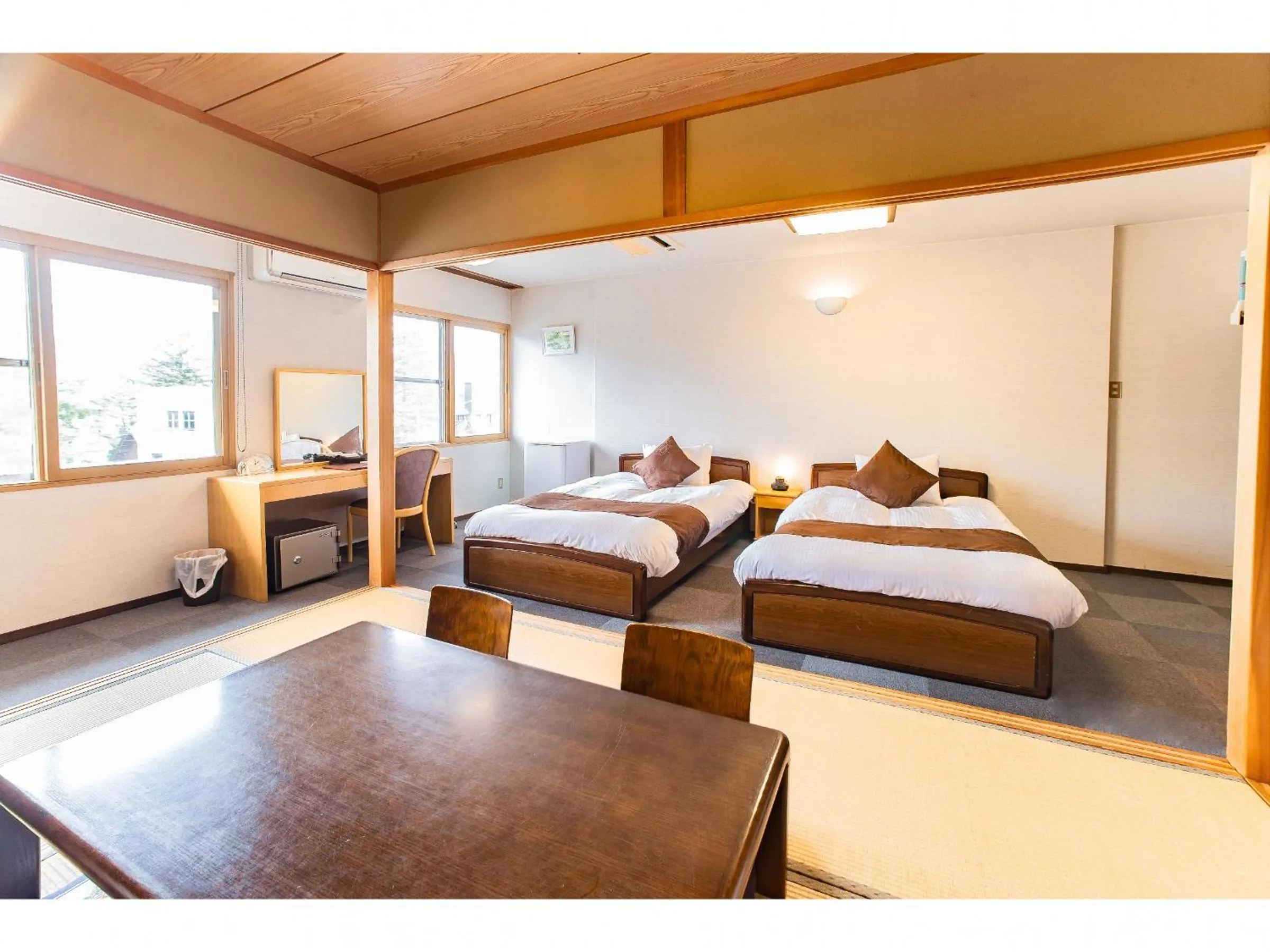 Photo of the whole room, Bed in Nomad Hakuba