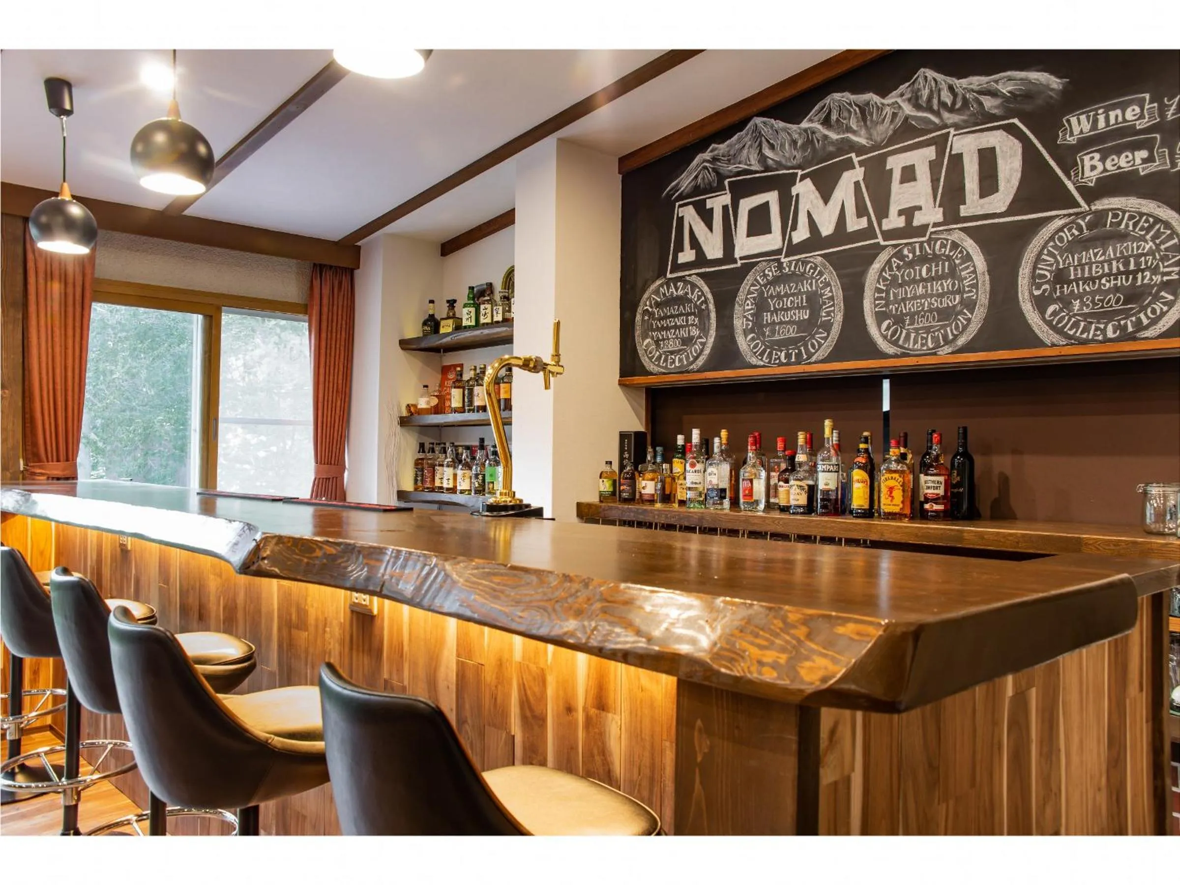 Lounge or bar in Nomad Hakuba