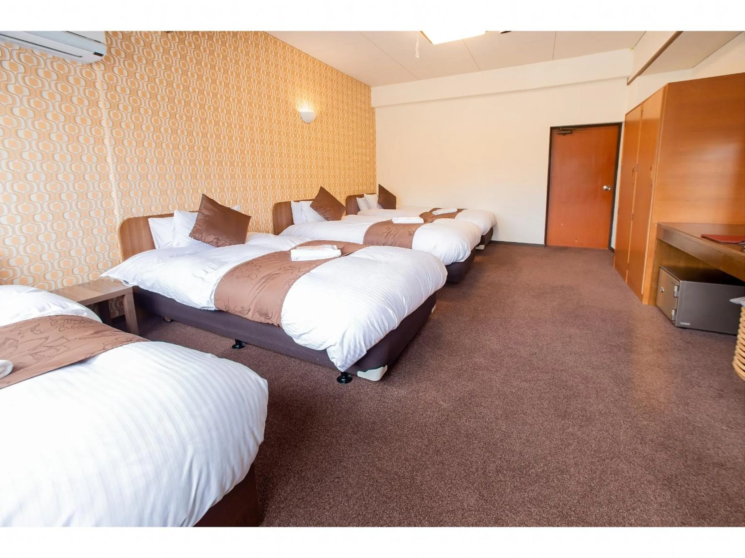 Photo of the whole room, Bed in Nomad Hakuba