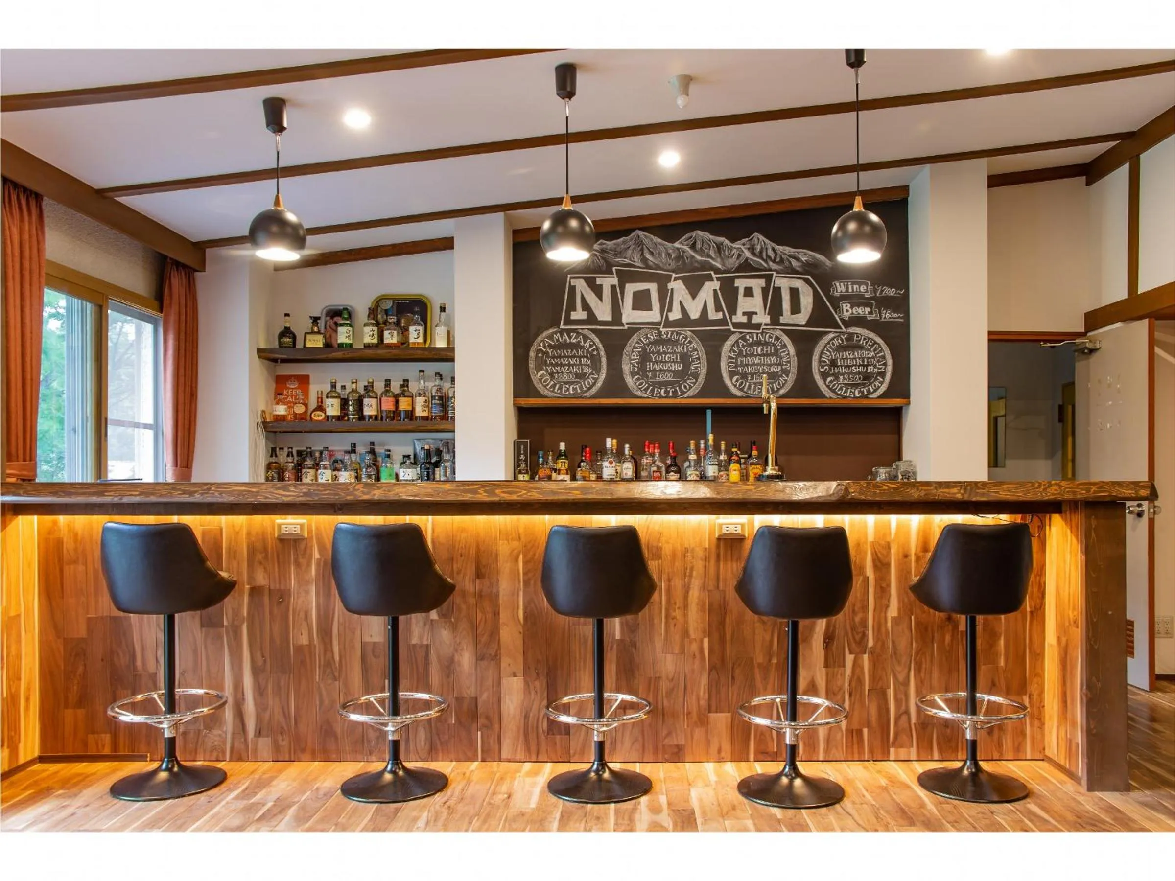 Lounge or bar in Nomad Hakuba
