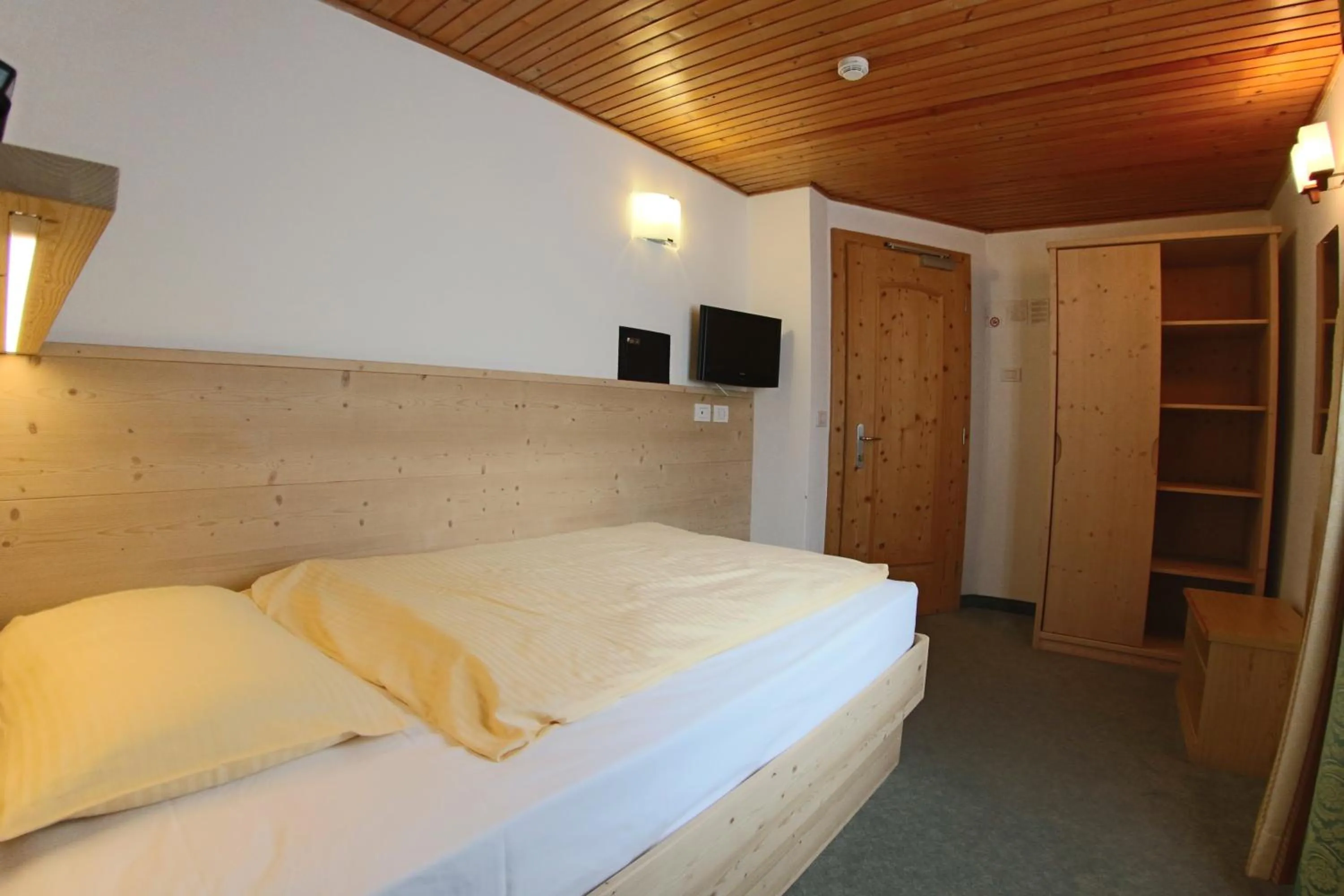 Photo of the whole room, Bed in Liz Hotel & Apartments