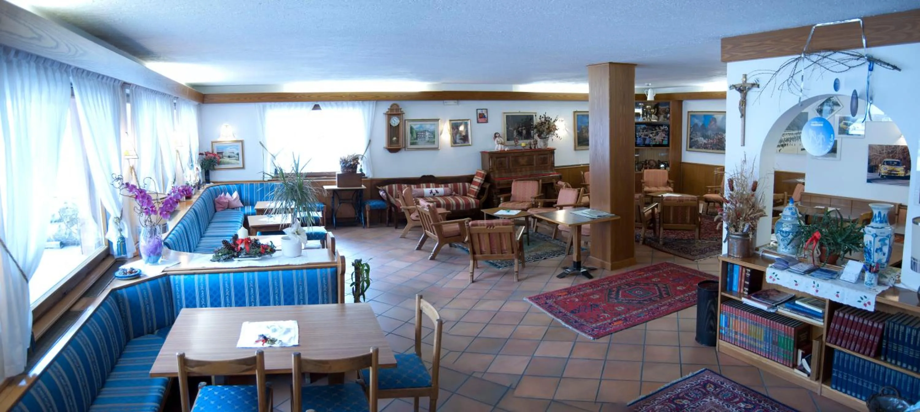 Communal lounge/ TV room in Liz Hotel & Apartments