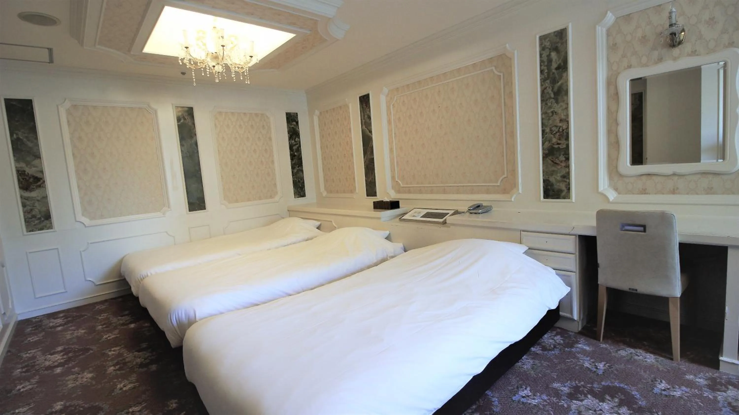 Bed in Royal Hotel Shinokubo