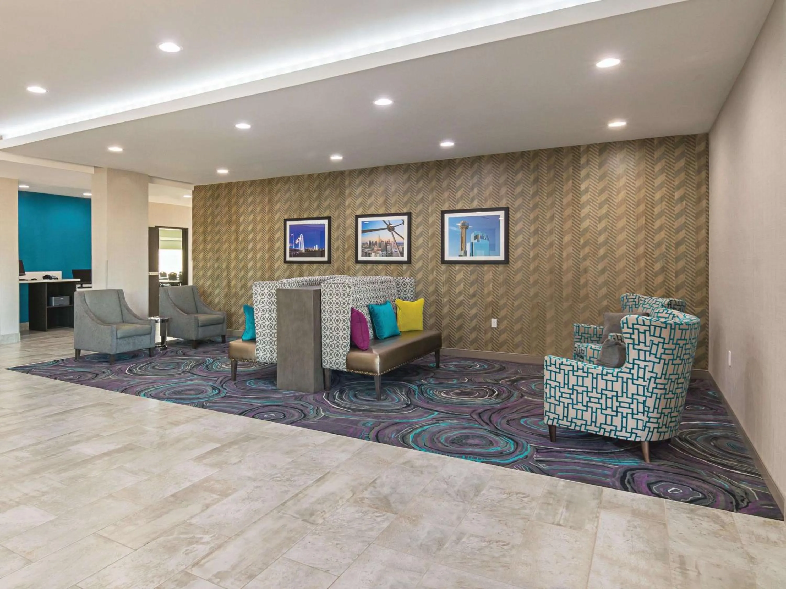 Lobby or reception in La Quinta by Wyndham Dallas - Wylie