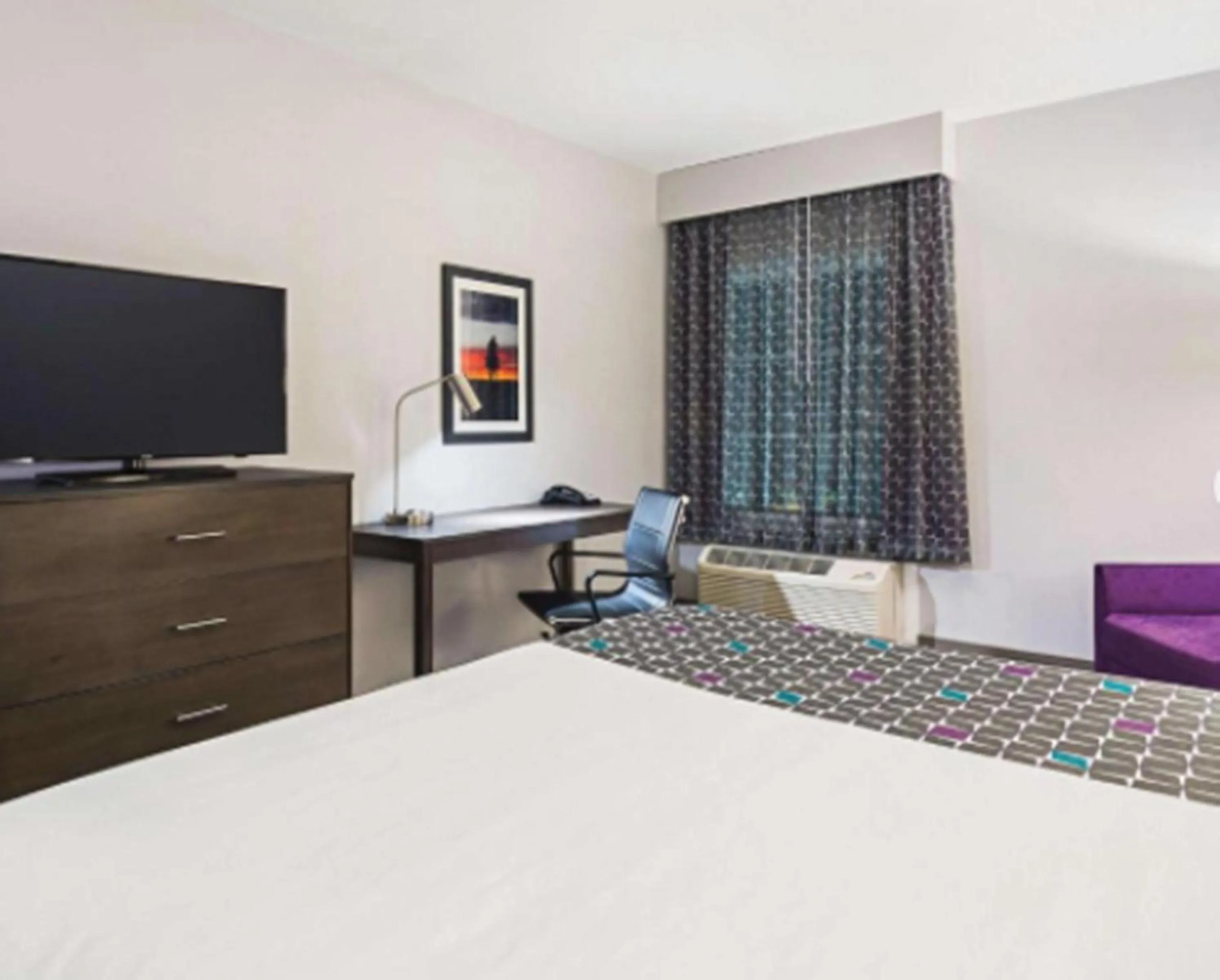 Photo of the whole room, Bed in La Quinta by Wyndham Dallas - Wylie