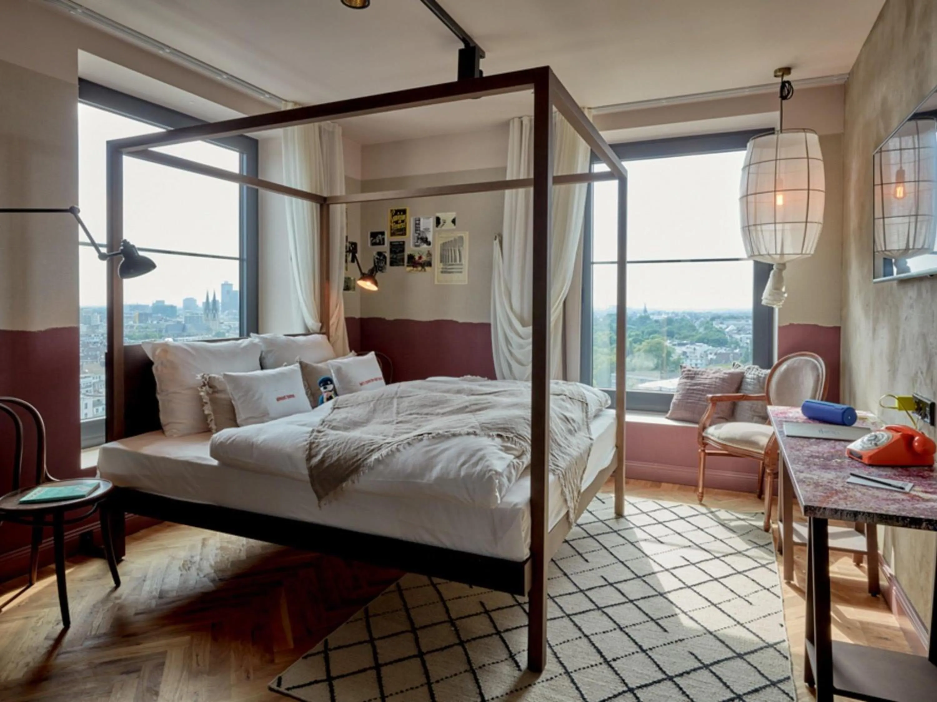 Bedroom, Bed in 25hours Hotel Das Tour