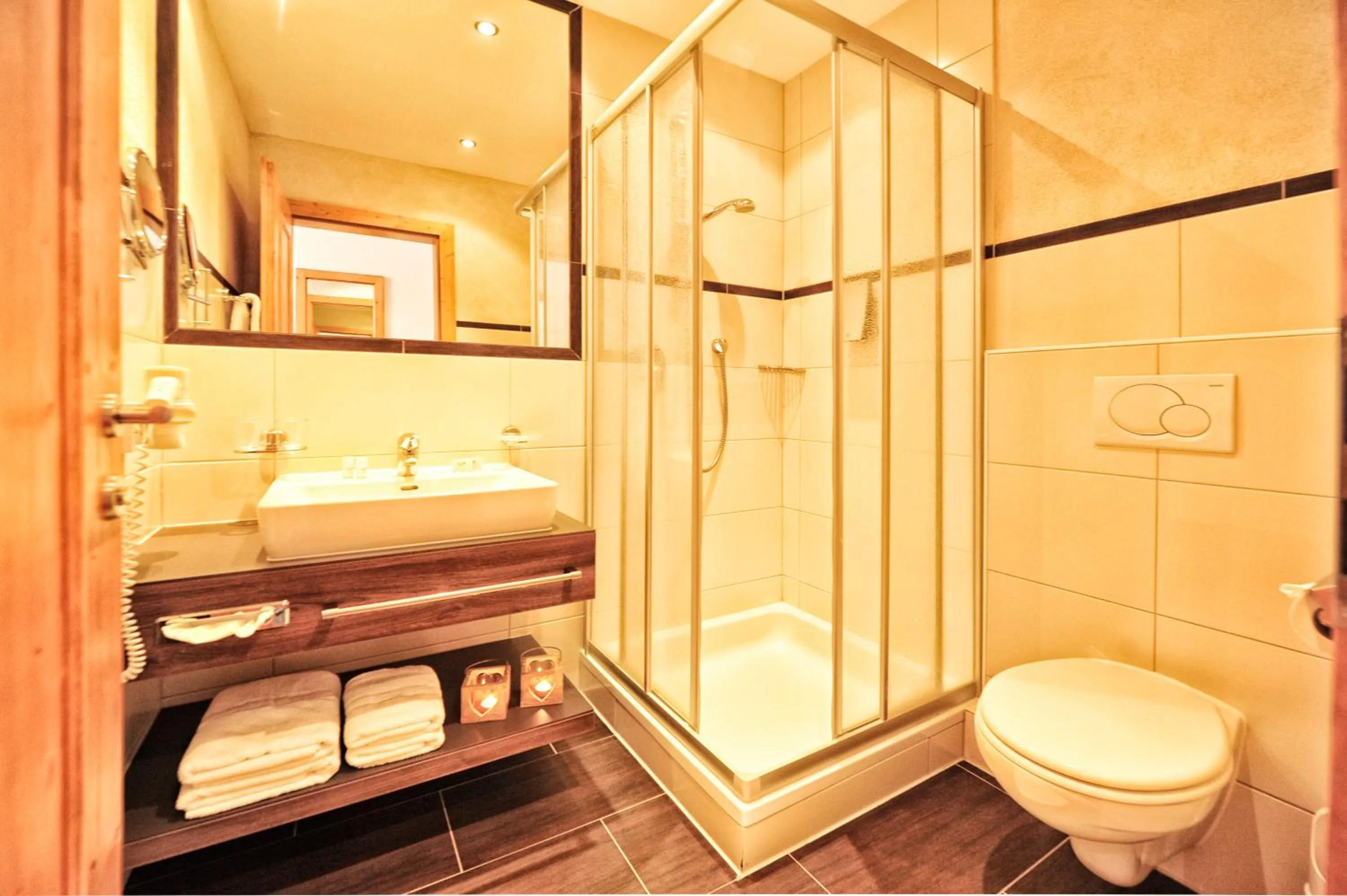 Bathroom in Alpenstern - Sommer Silvretta Card Premium inklusive!