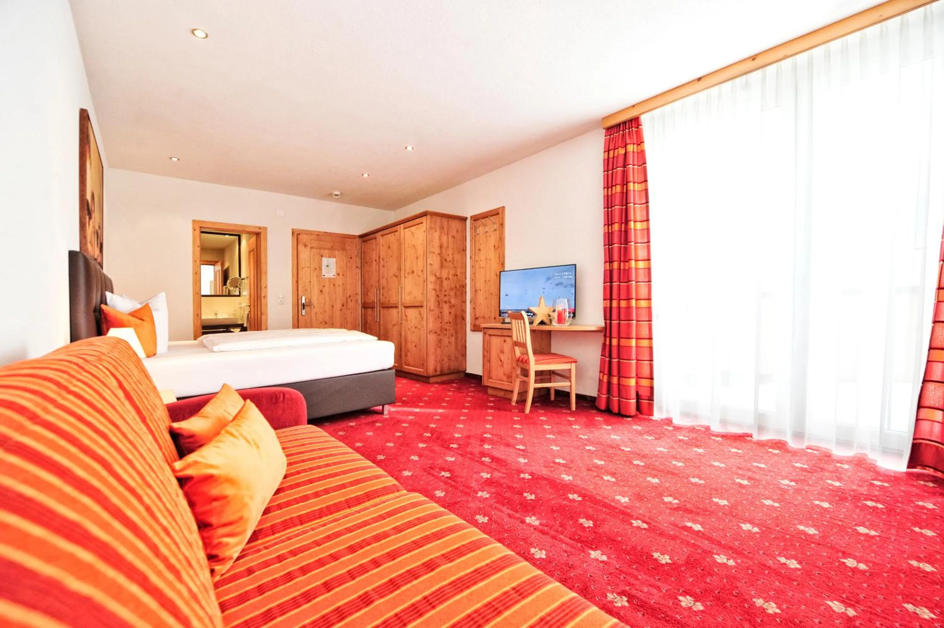 Staff, Bed in Alpenstern - Sommer Silvretta Card Premium inklusive!