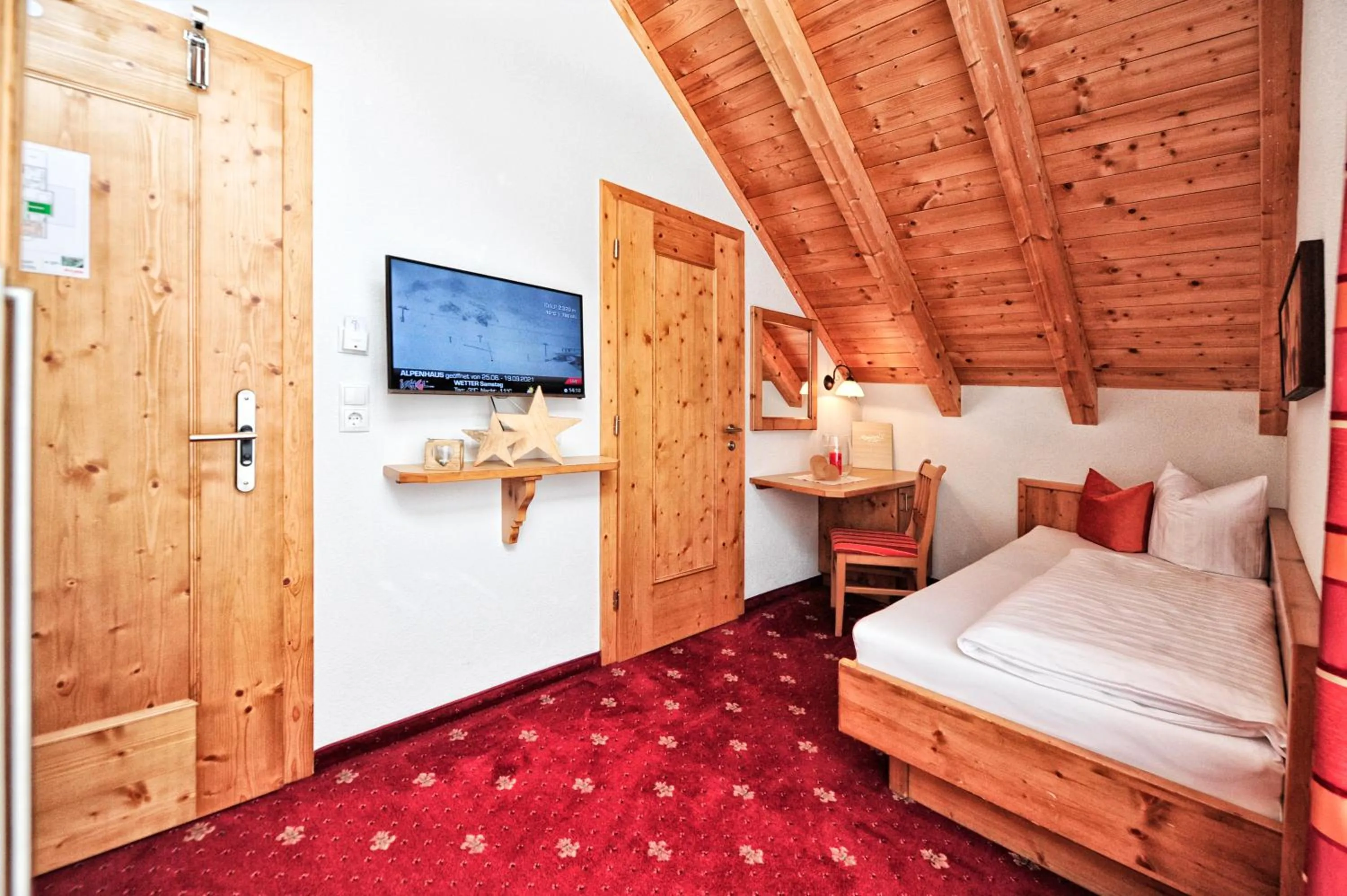 Staff, Bed in Alpenstern - Sommer Silvretta Card Premium inklusive!