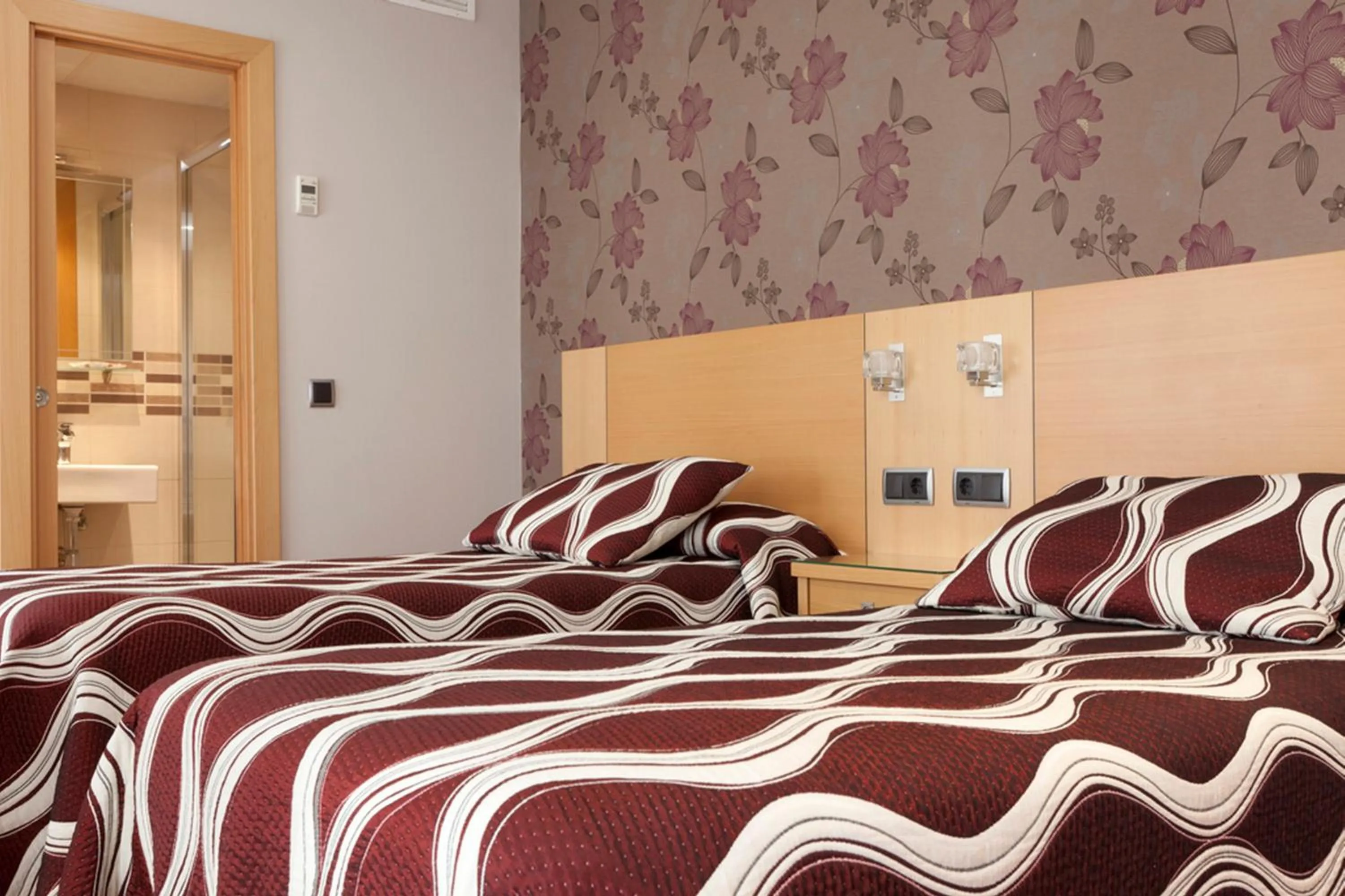 Bedroom, Bed in Hostal Jemasaca-Palma61