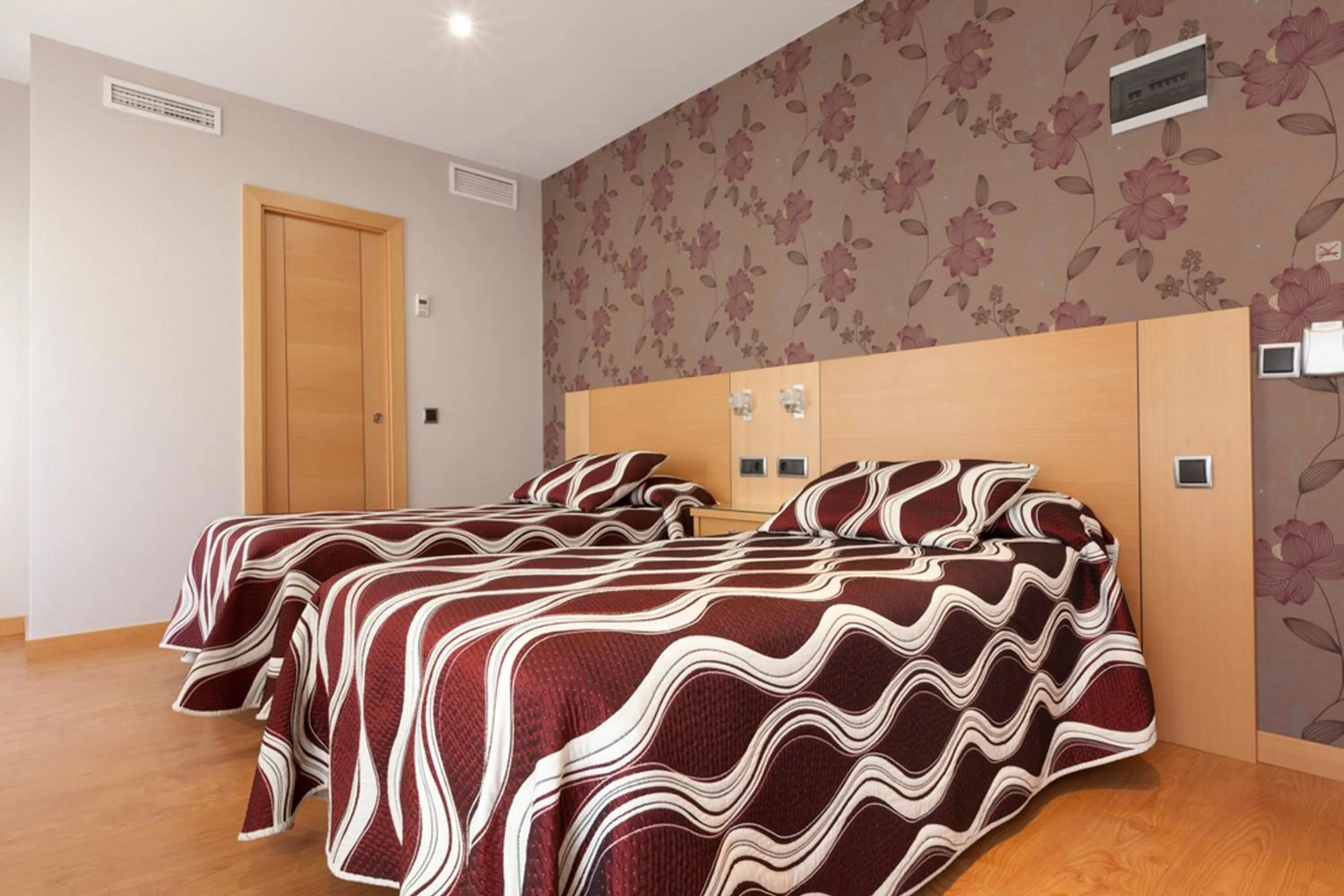 Bedroom, Bed in Hostal Jemasaca-Palma61