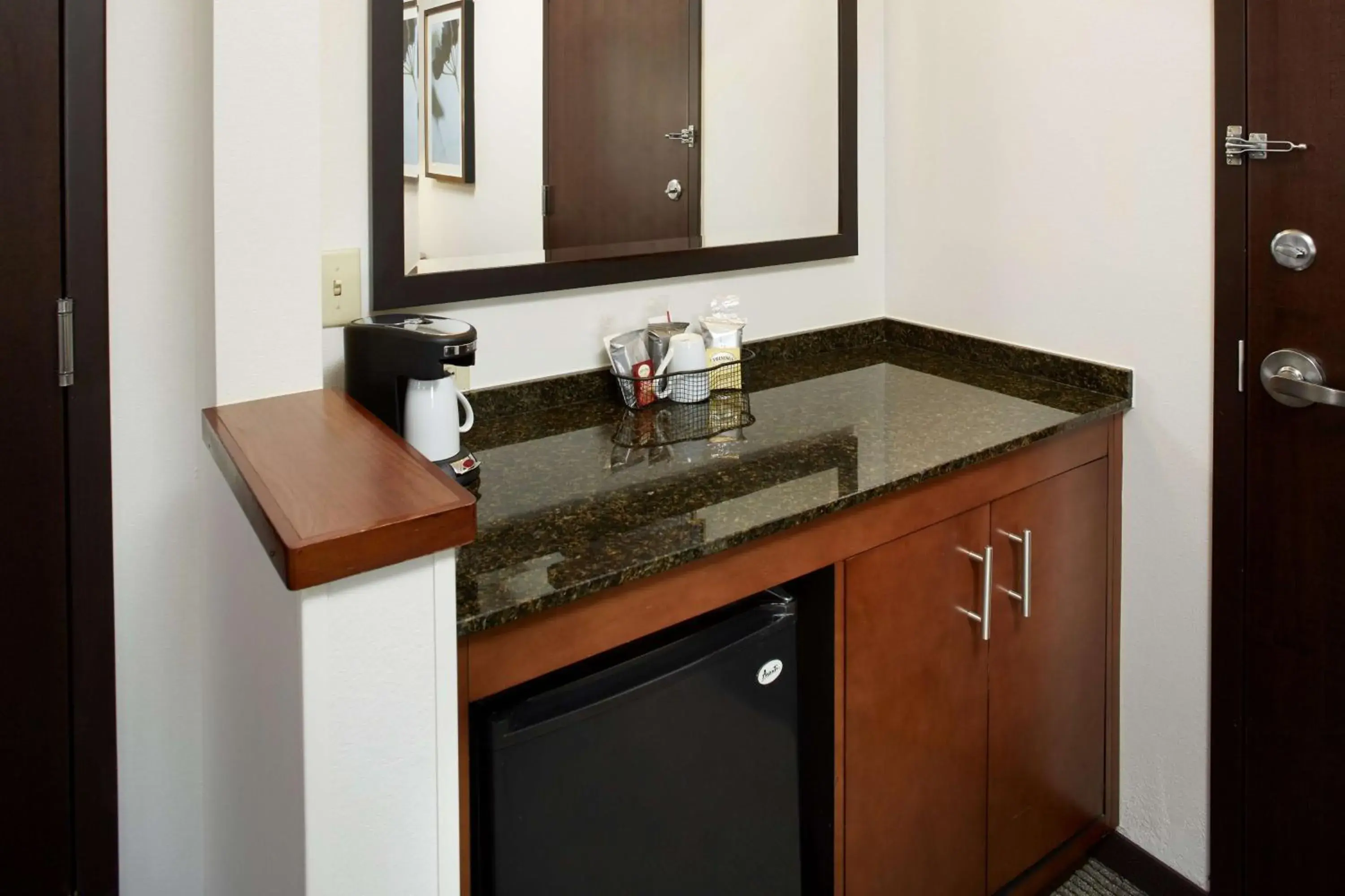 King Room with Sofa Bed and Accessible Tub - Disability Access in Hyatt Place Grand Rapids South King Room with Sofa Bed and Accessible Tub - Disability Access in Hyatt Place Grand Rapids South