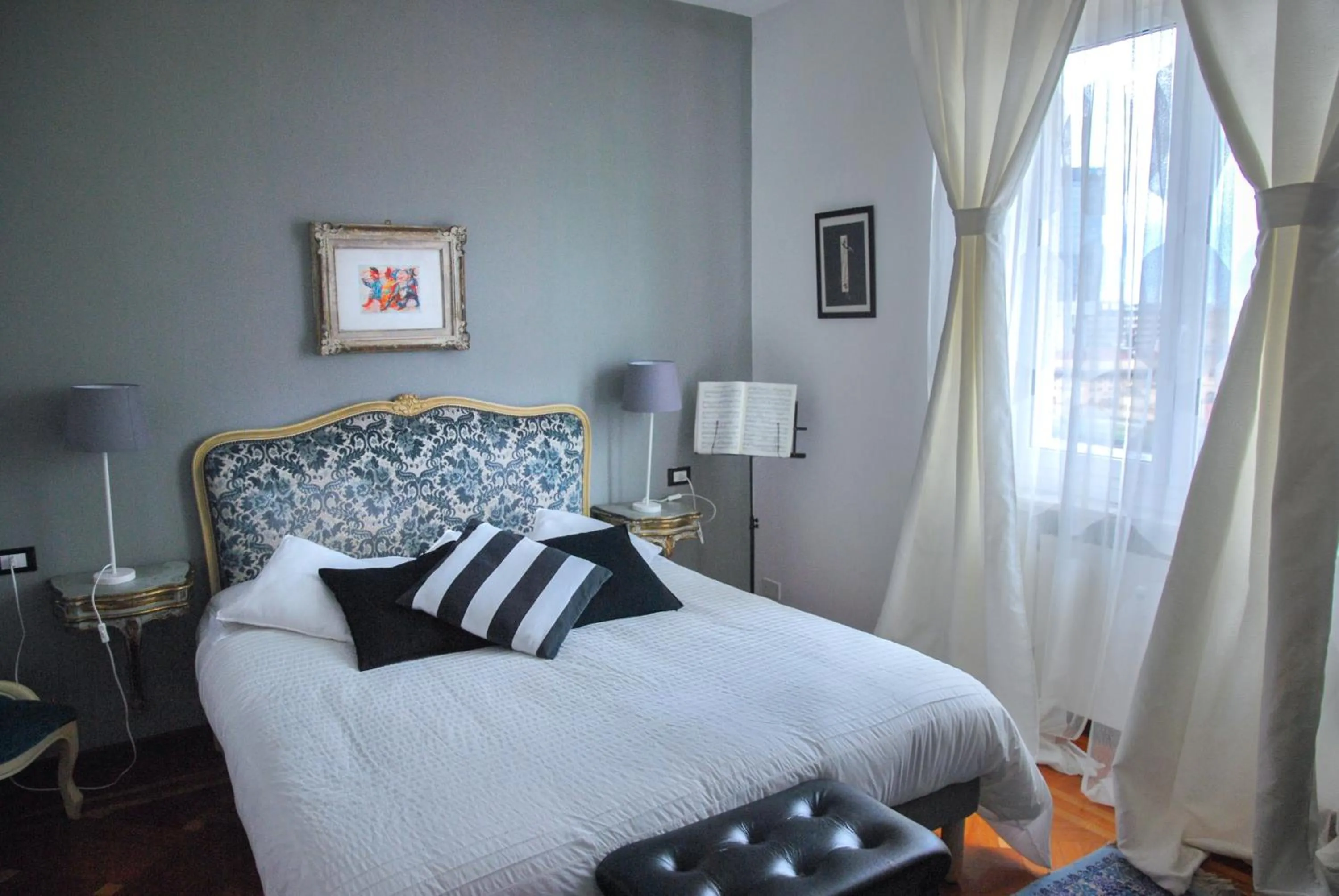 Bedroom, Bed in Bb Tube