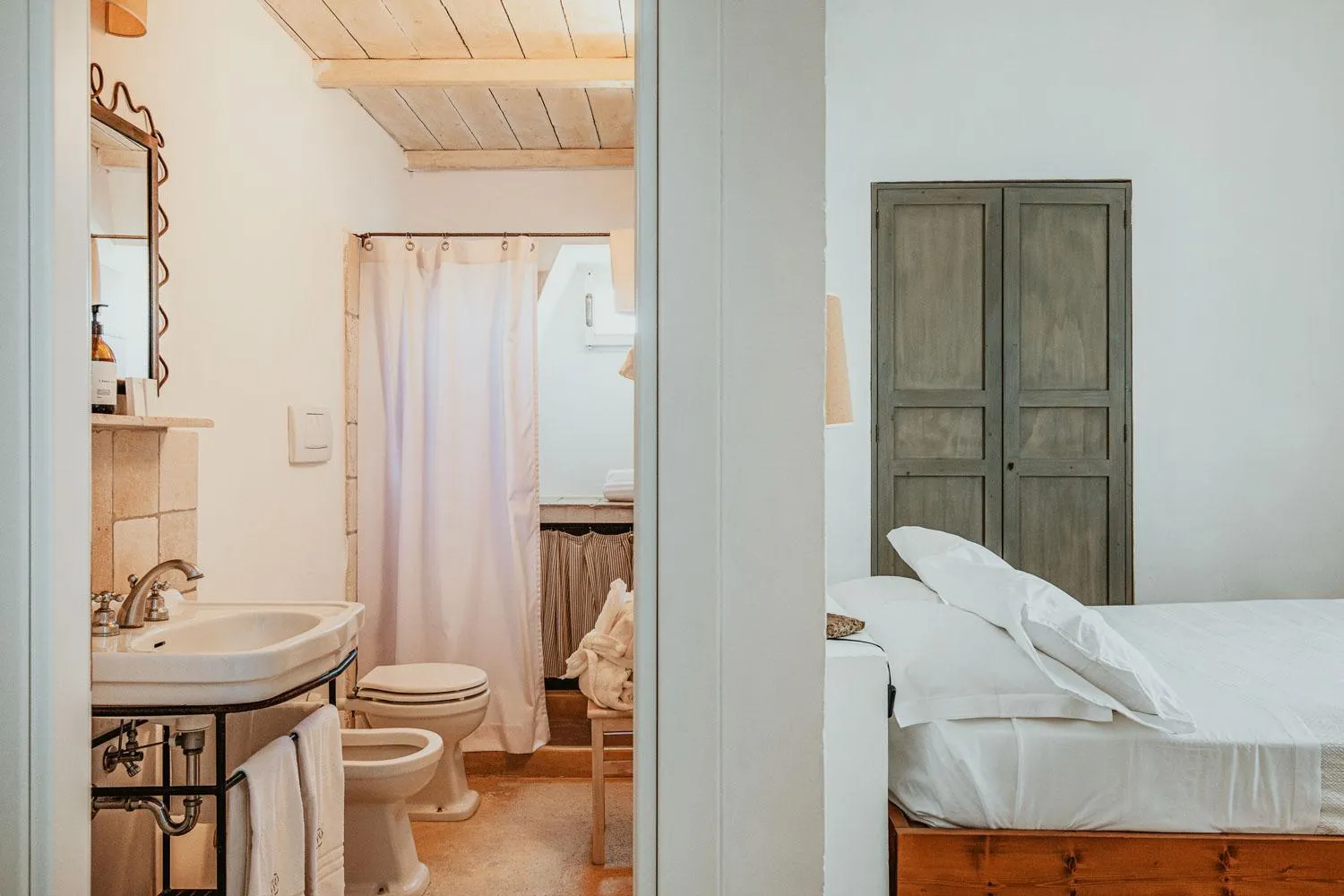 Bathroom, Bed in Masseria Li Foggi