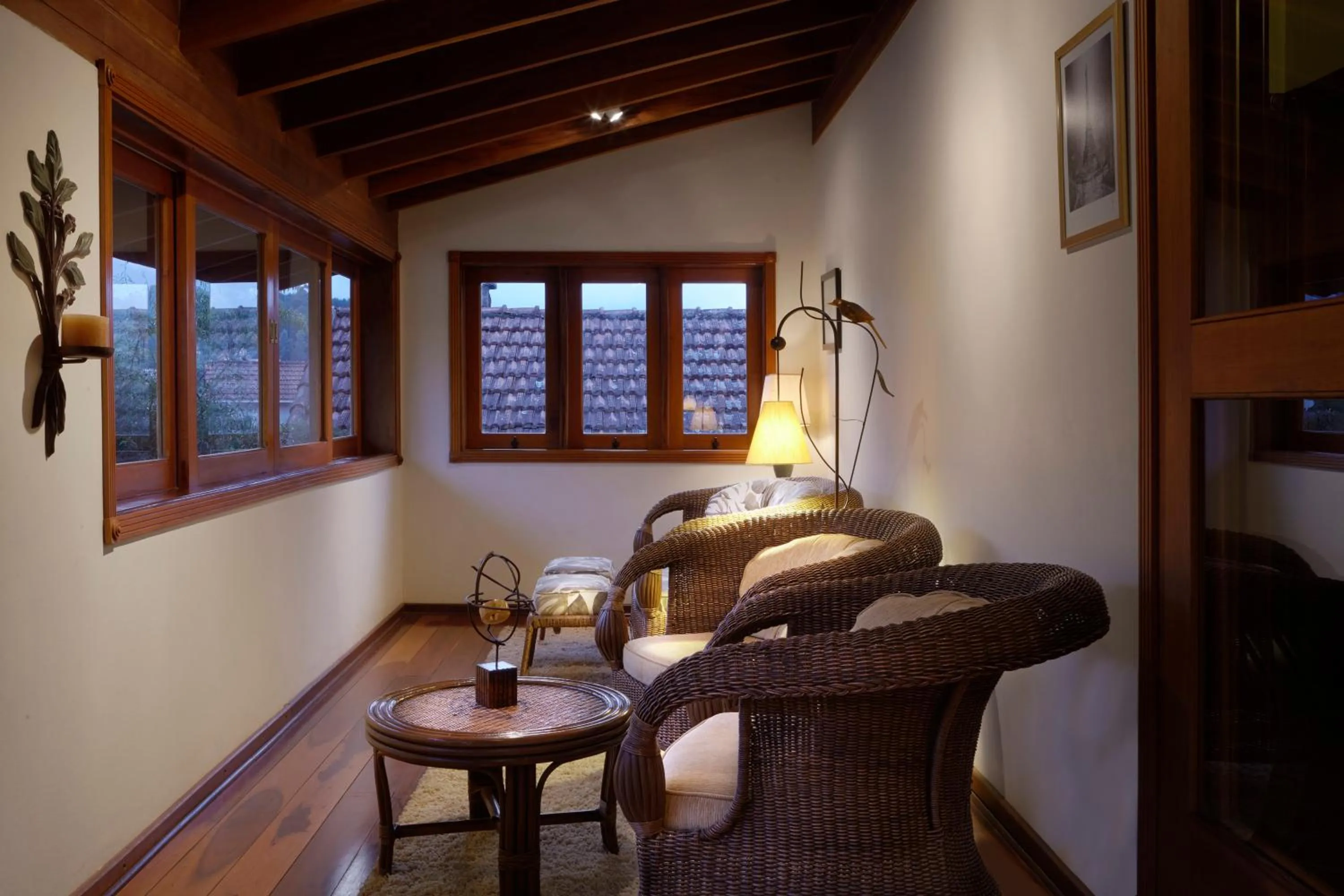 Library in Hotel & Spa Saint Michel